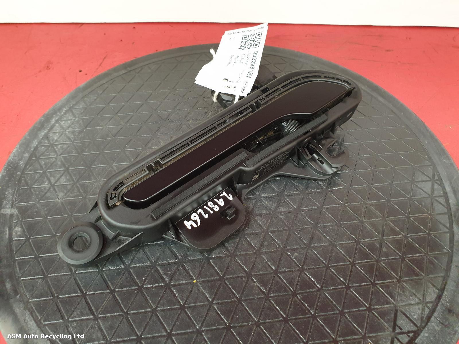 View Auto part Door Handle Tesla Model Y 2022