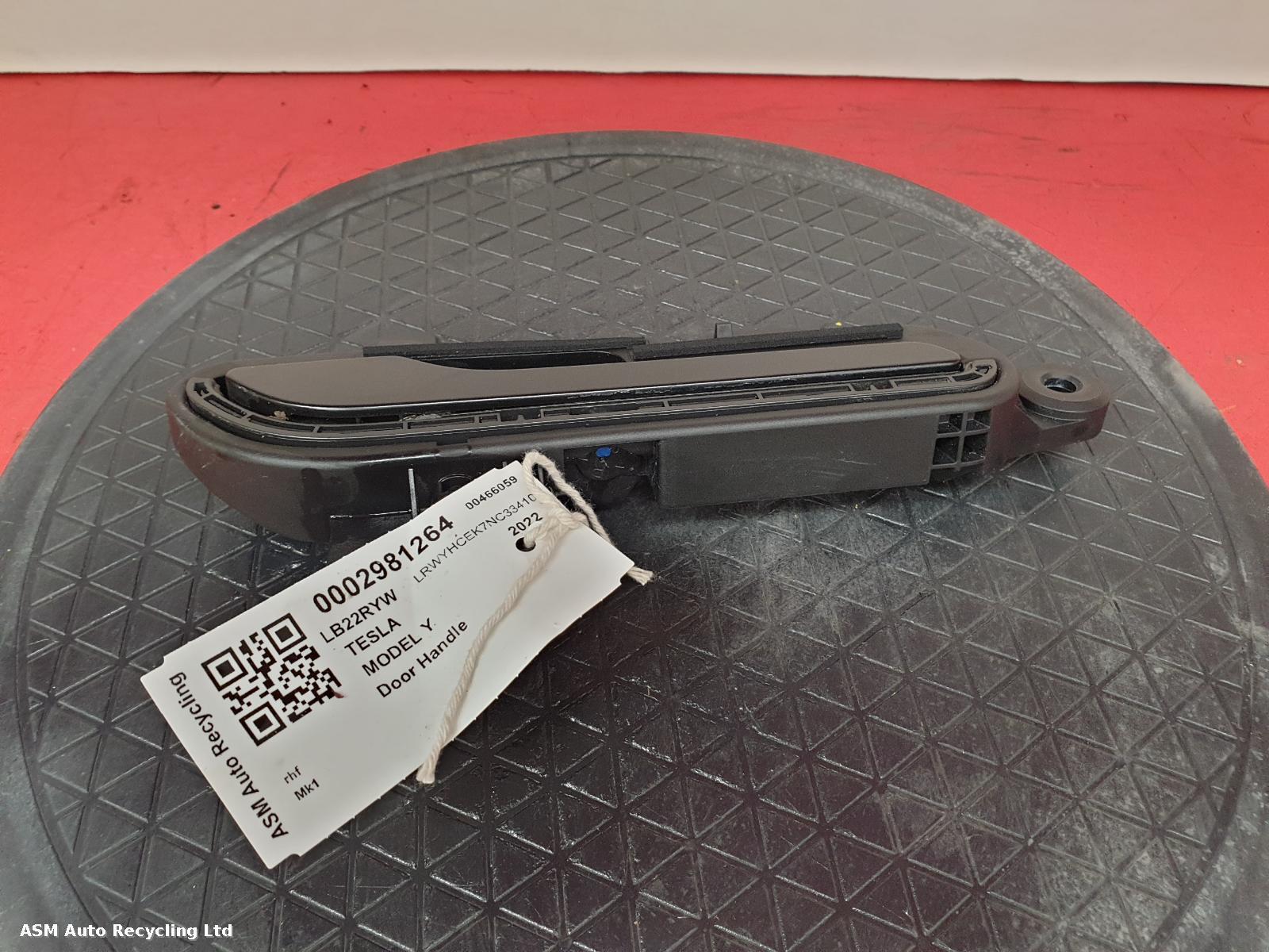 View Auto part Door Handle Tesla Model Y 2022