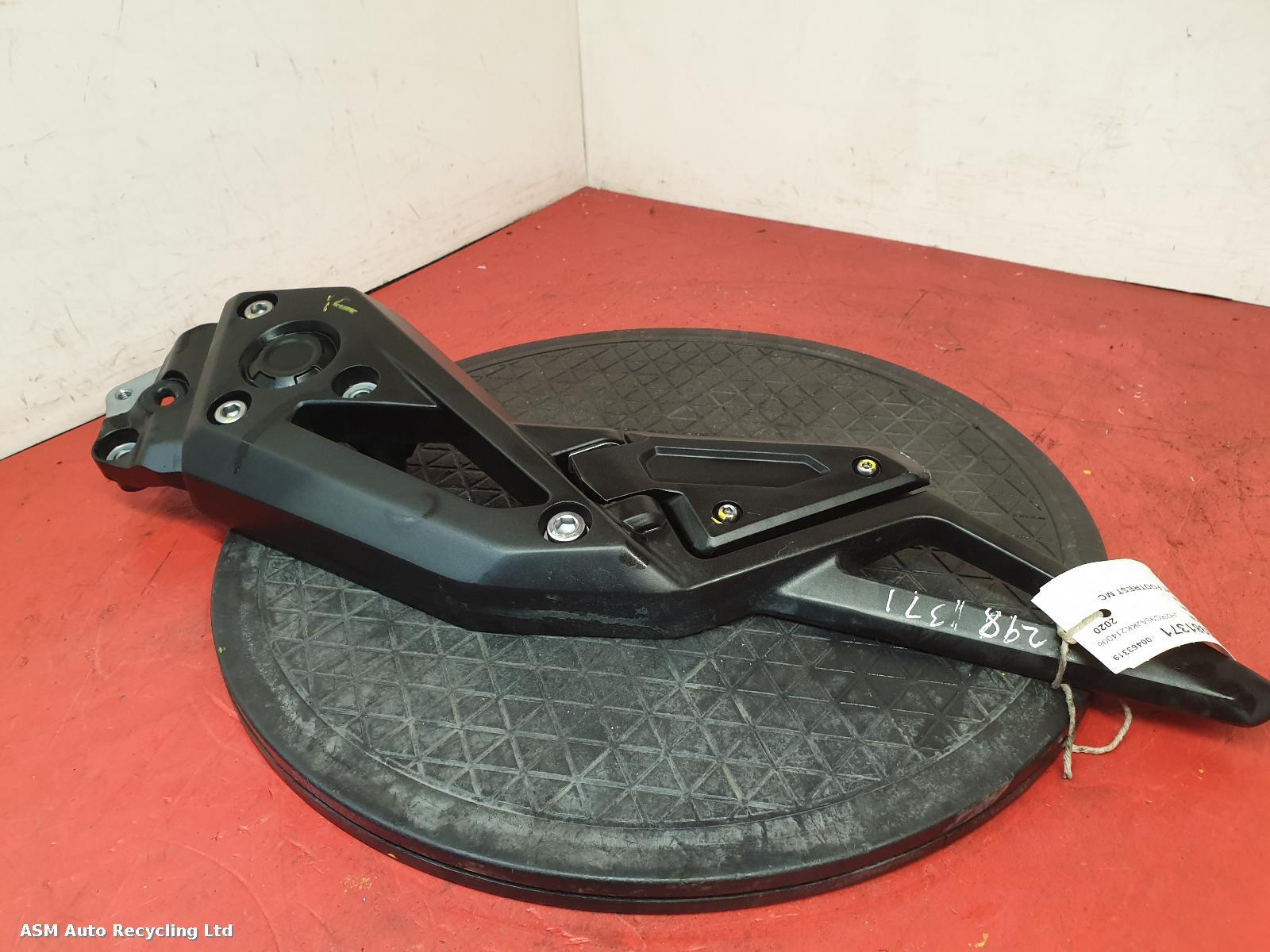 View Auto part Right Footrest Honda X-adv 2020