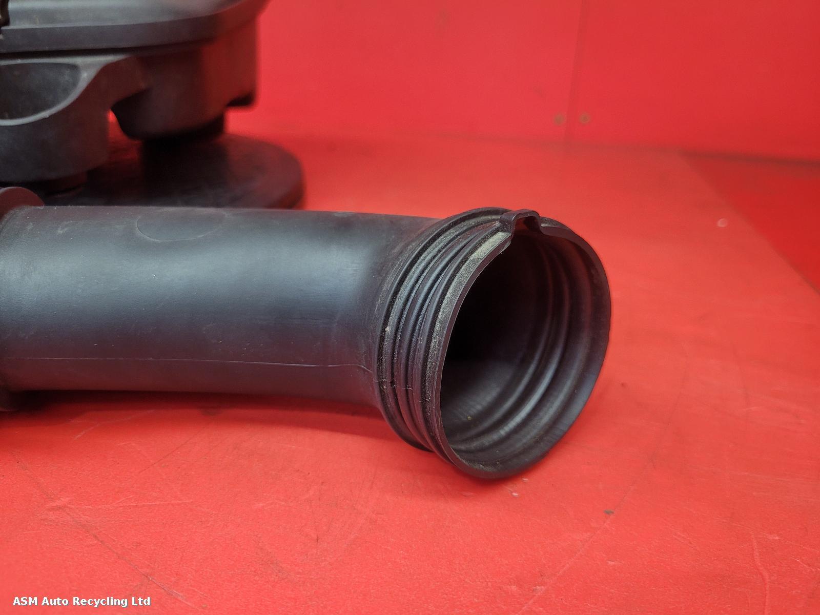 View Auto part Air Cleaner/Box Fiat 500 2021