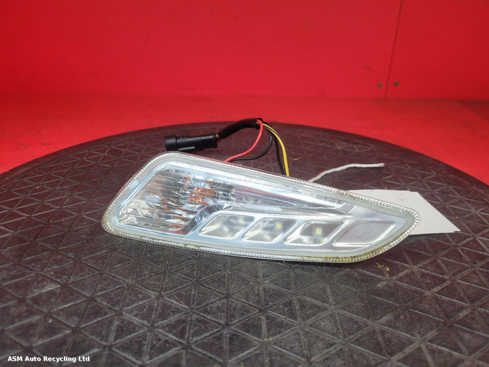 View Auto part R Repeater Lamp Piaggio Vespa 2020