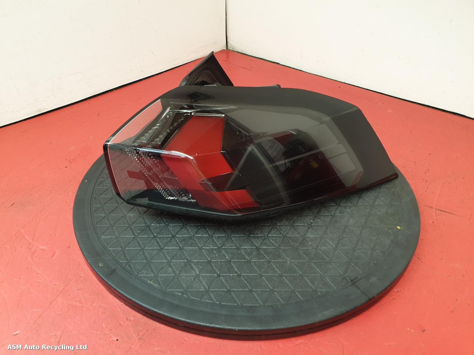 View Auto part R Taillight Peugeot 2008 2023