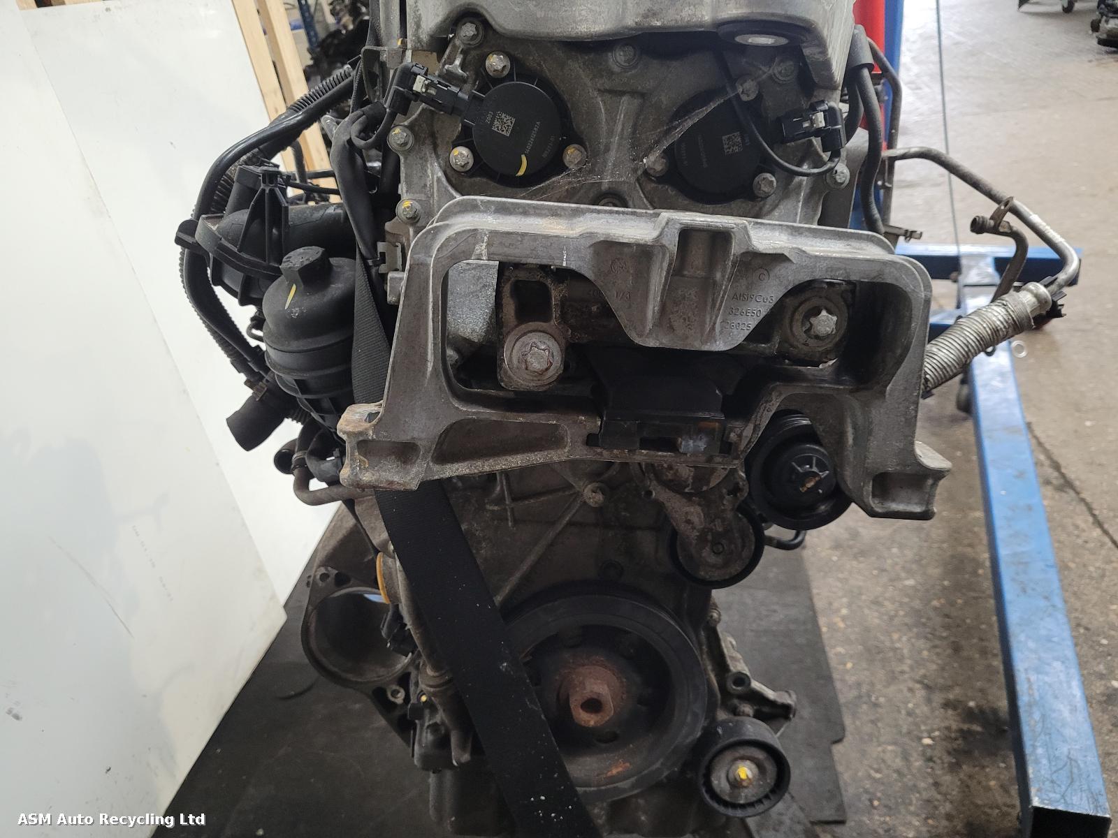 View Auto part Engine Mercedes Cla 2014