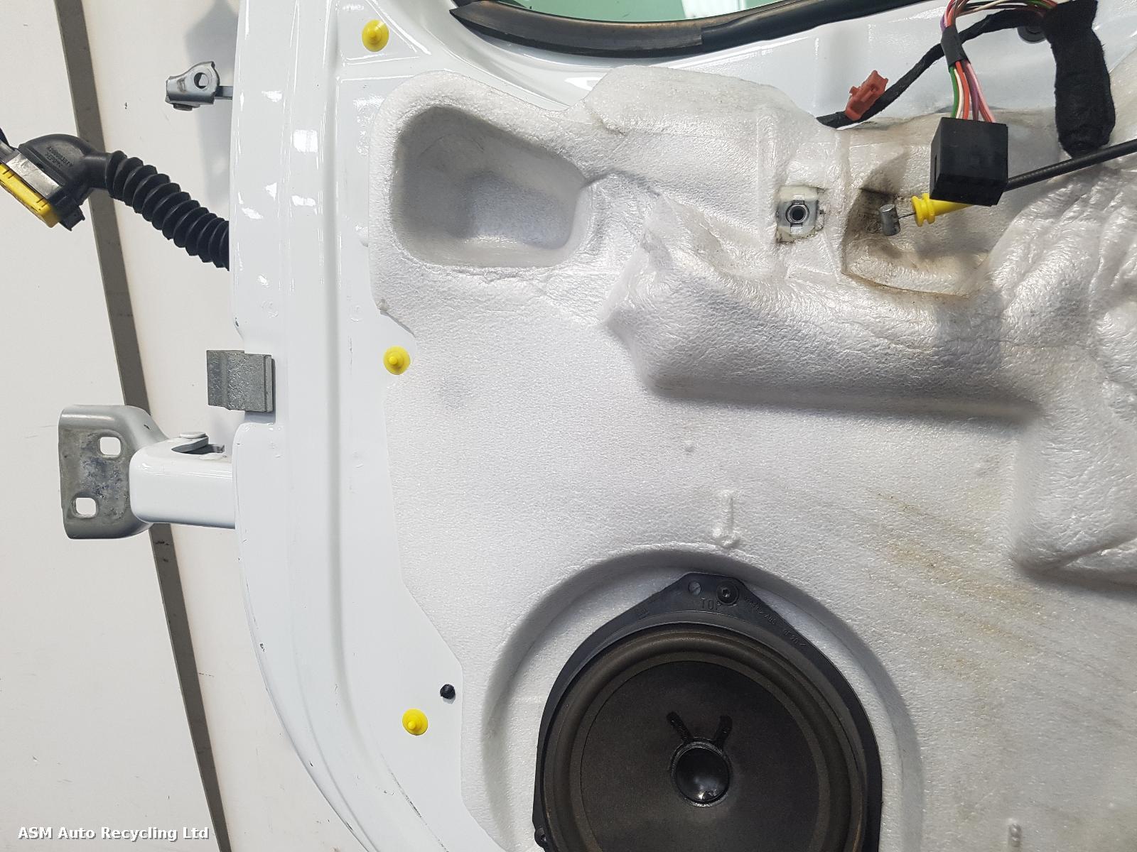 View Auto part R Front Door Renault Trafic 2012