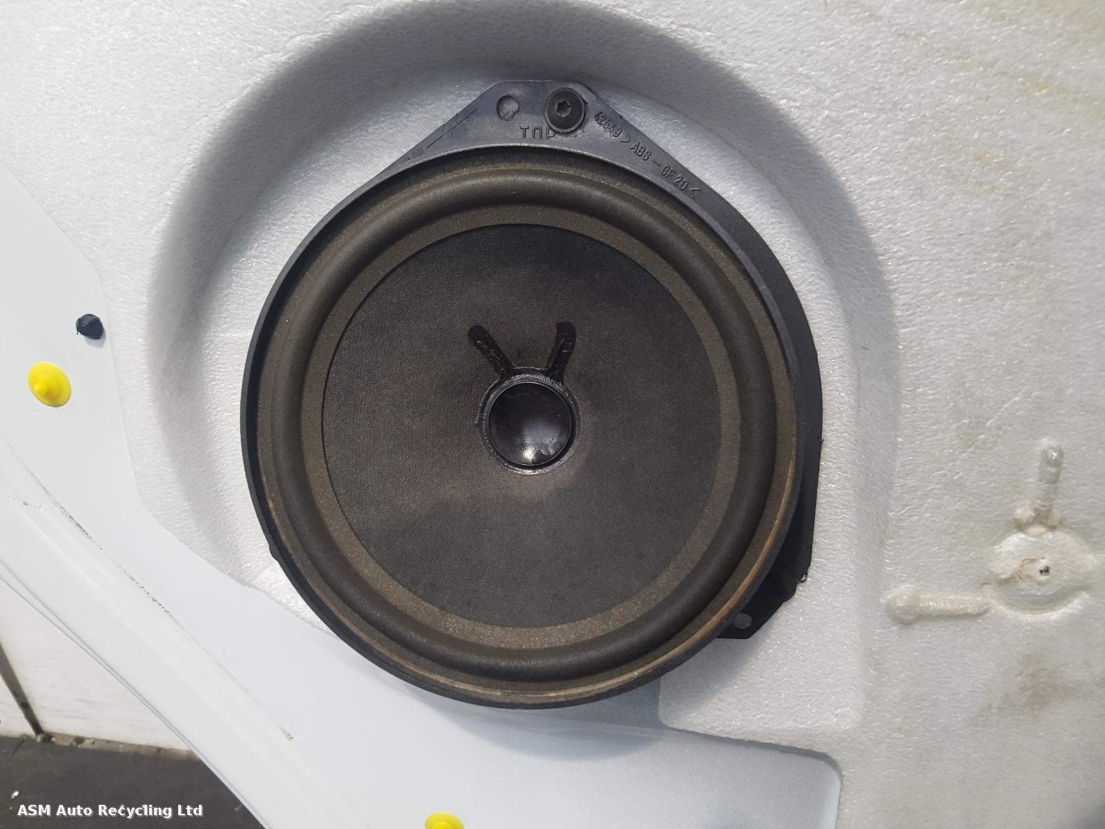 View Auto part R Front Door Renault Trafic 2012
