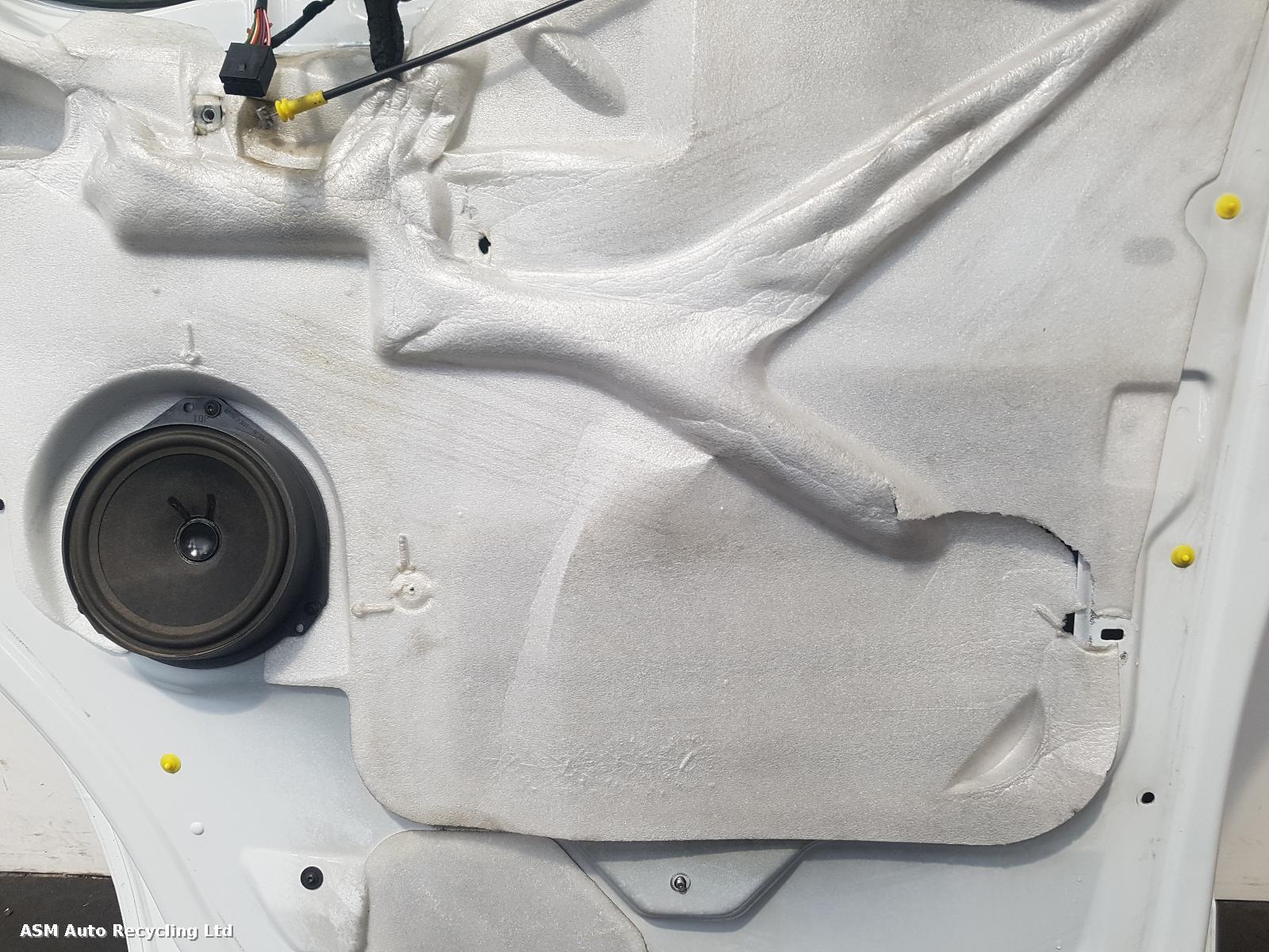 View Auto part R Front Door Renault Trafic 2012