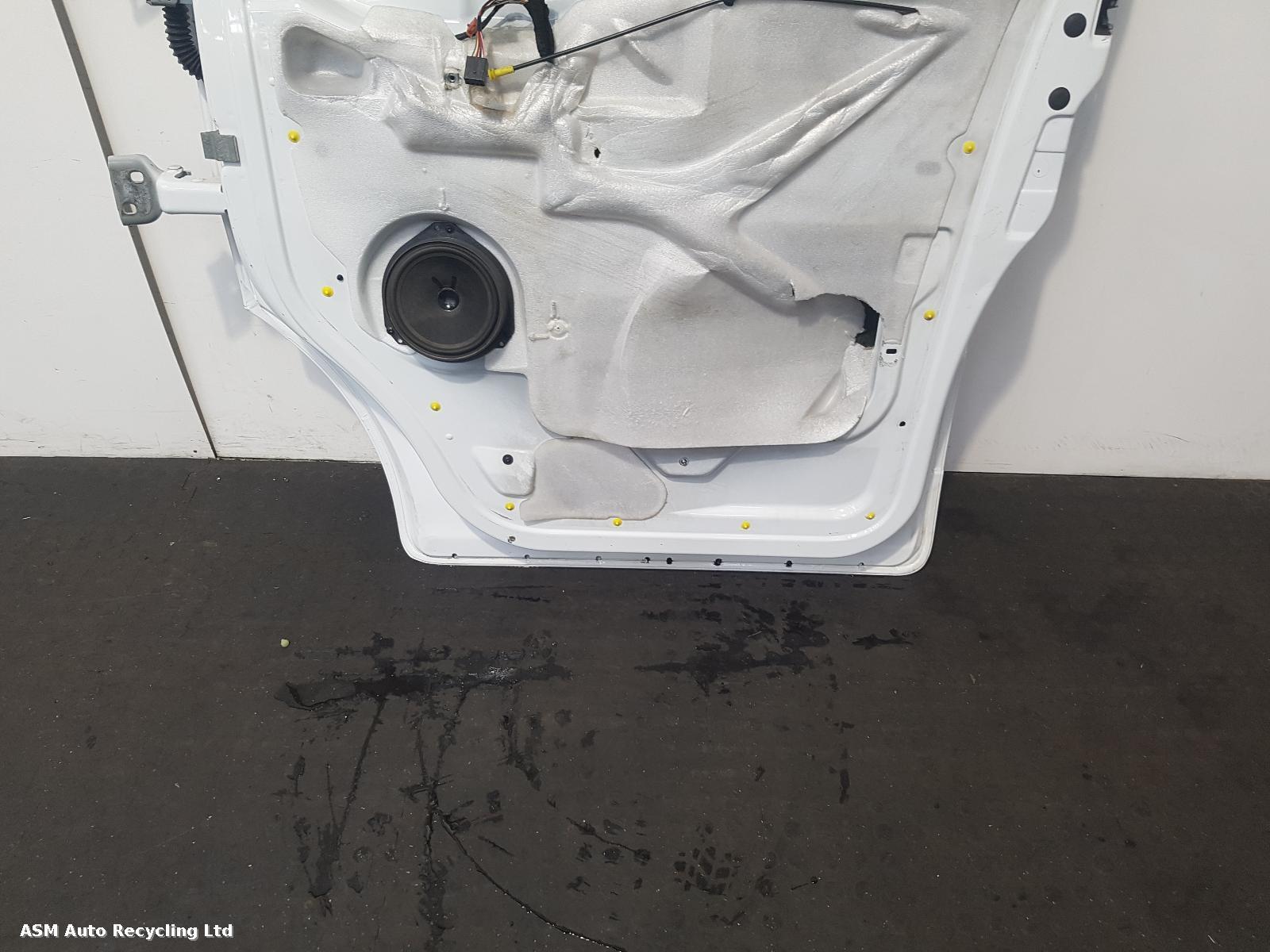 View Auto part R Front Door Renault Trafic 2012