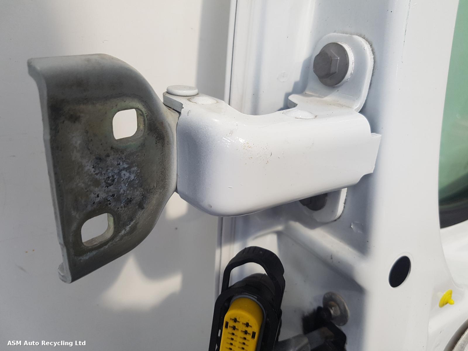 View Auto part R Front Door Renault Trafic 2012