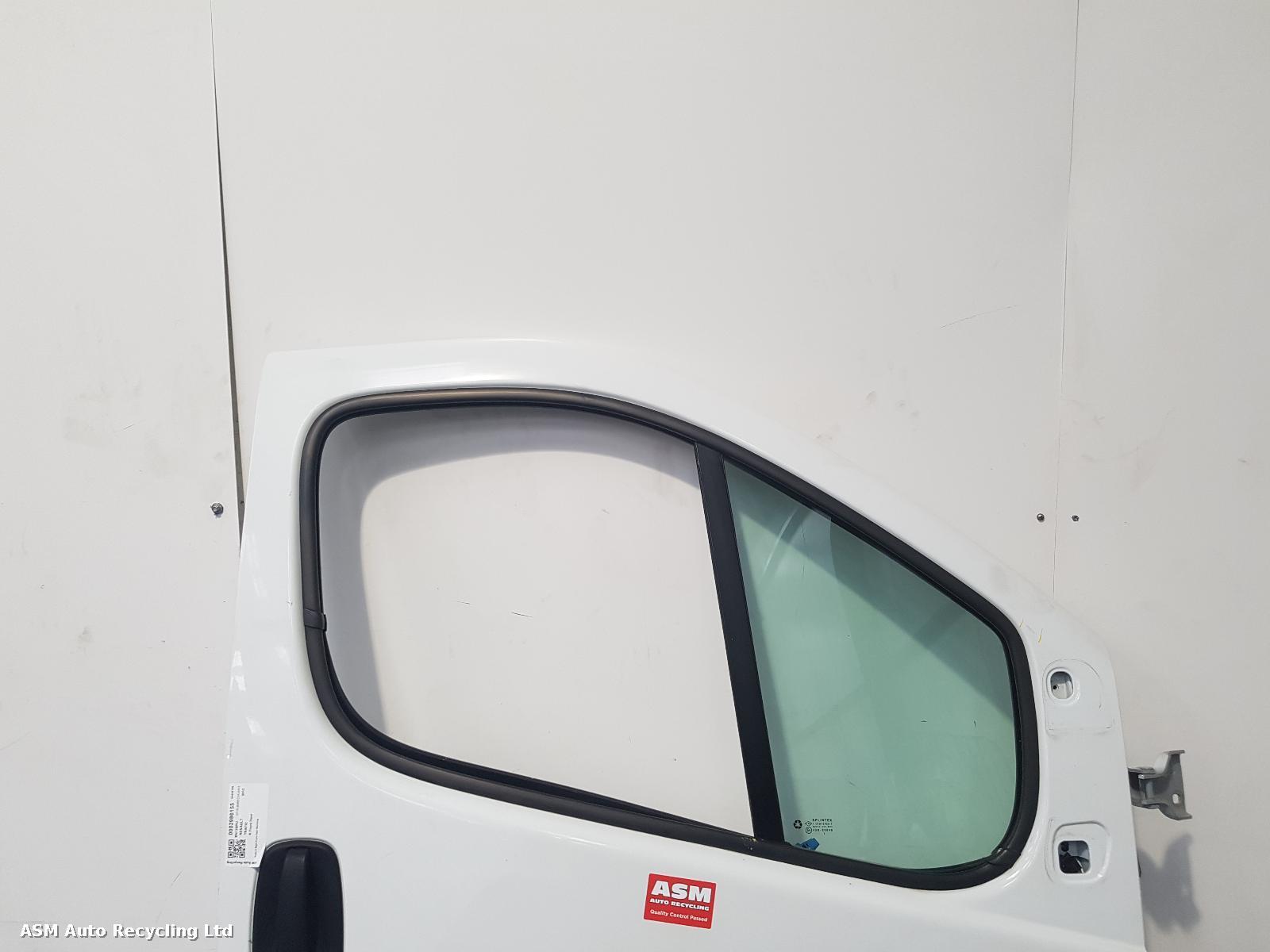View Auto part R Front Door Renault Trafic 2012