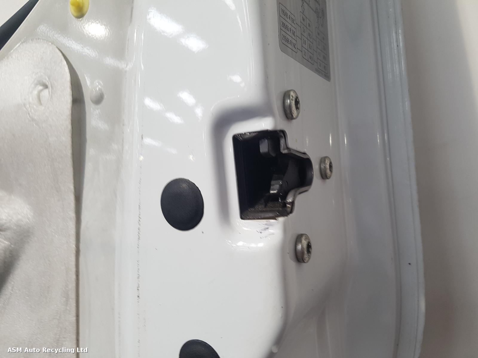 View Auto part R Front Door Renault Trafic 2012