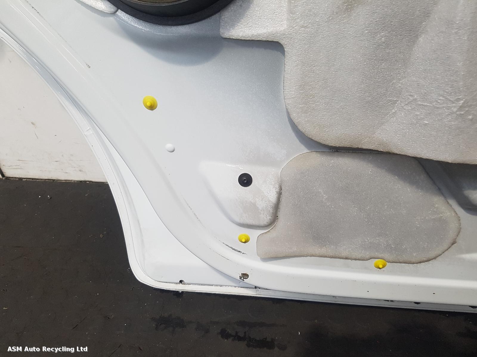 View Auto part R Front Door Renault Trafic 2012