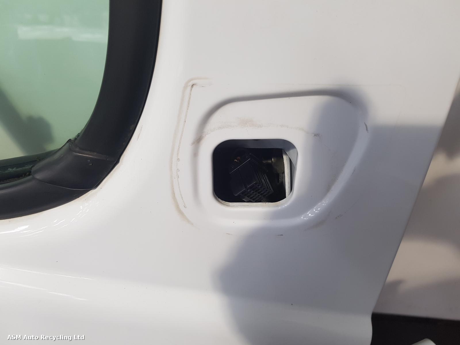 View Auto part R Front Door Renault Trafic 2012