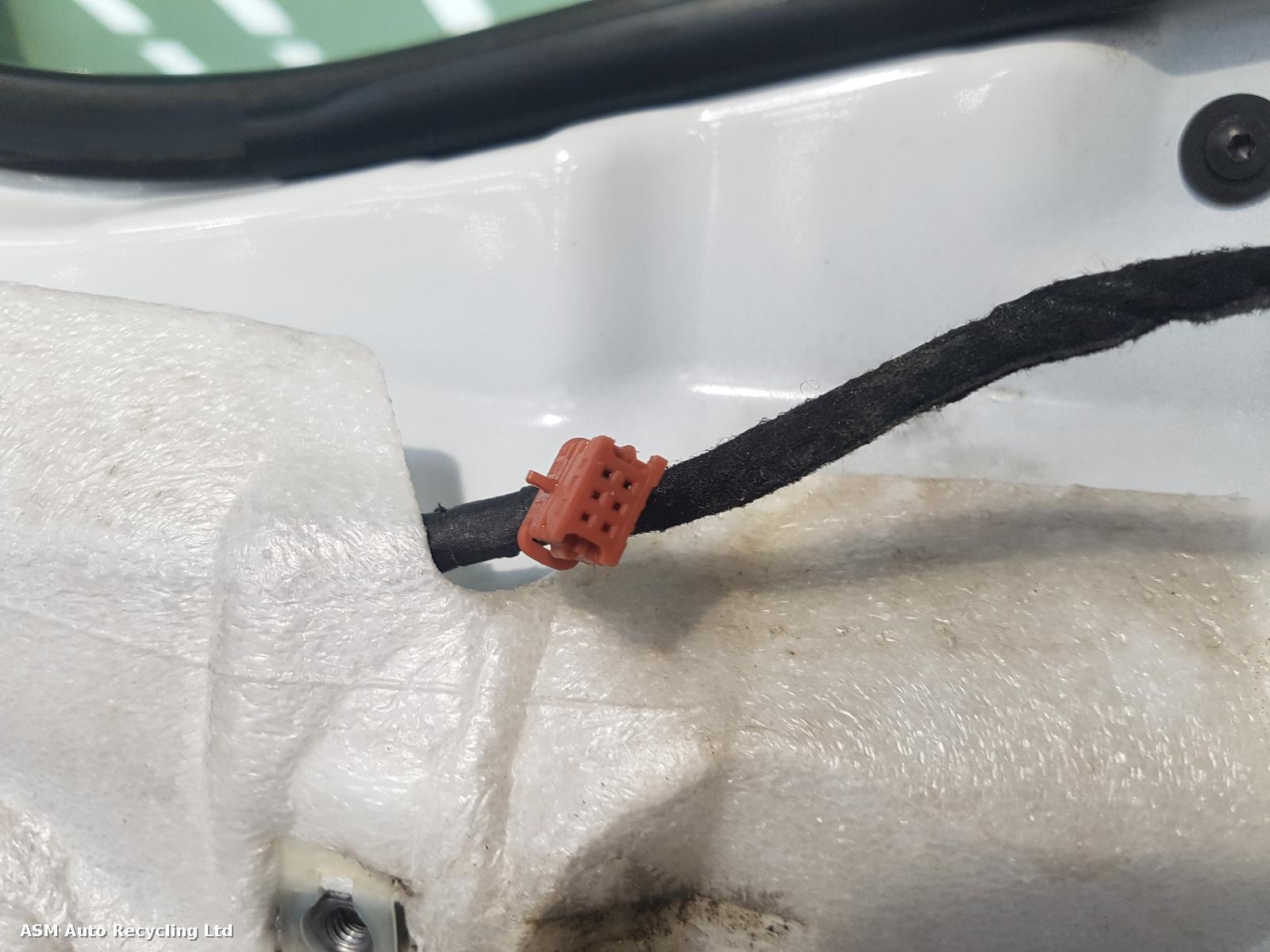 View Auto part R Front Door Renault Trafic 2012