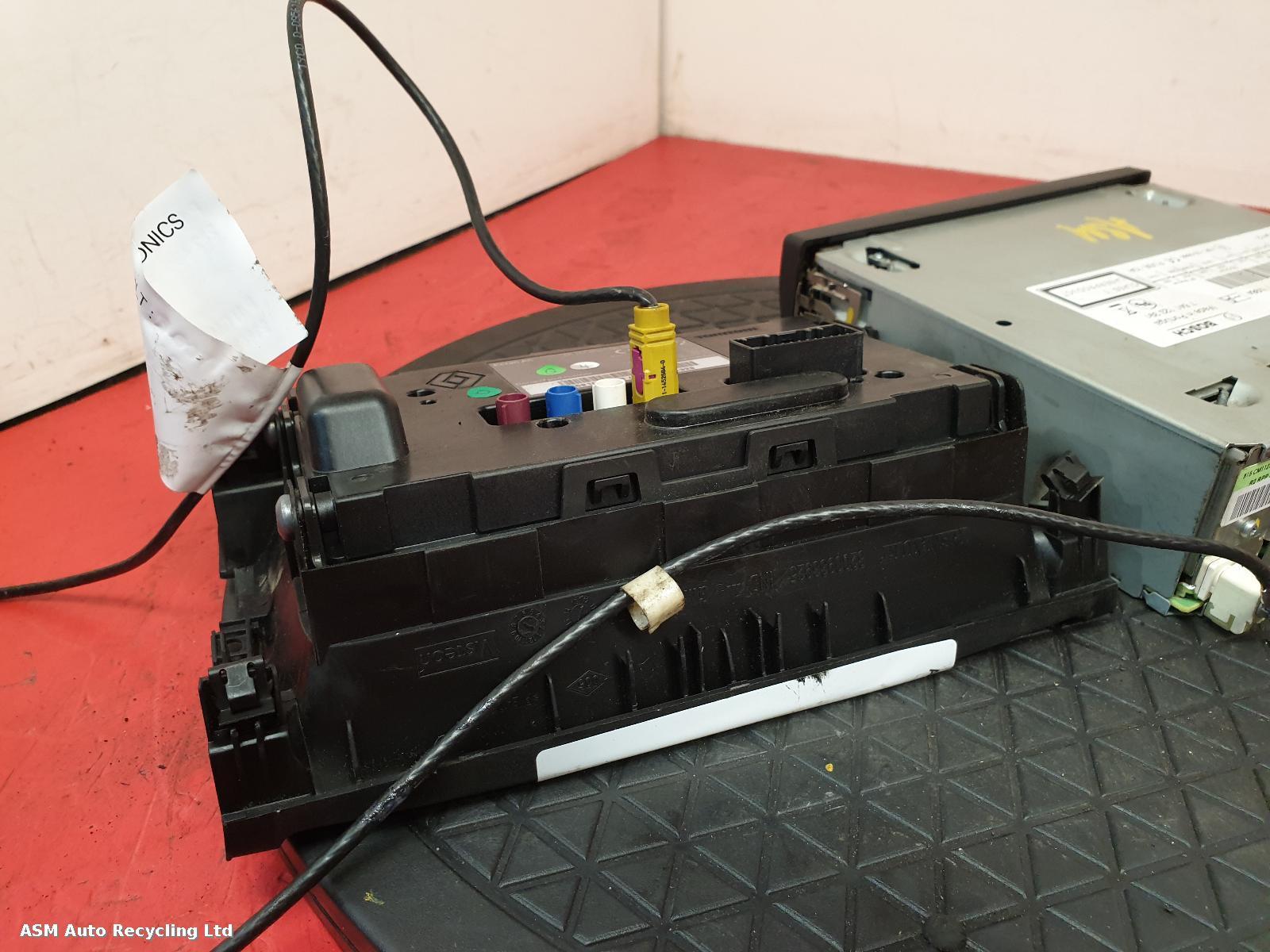 View Auto part Sat Nav Unit Renault Trafic 2012