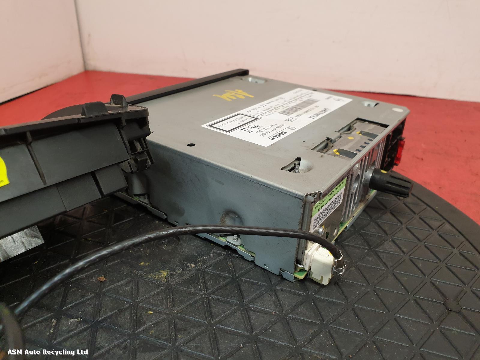 View Auto part Sat Nav Unit Renault Trafic 2012