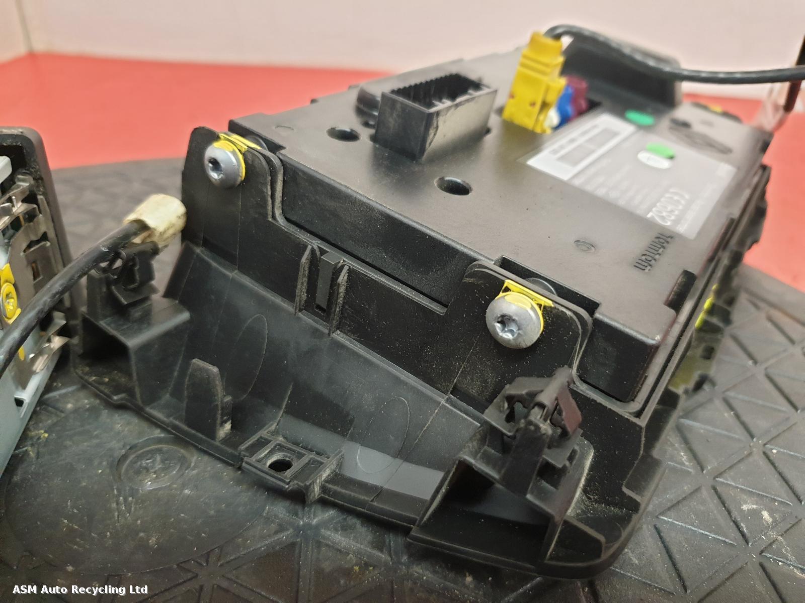 View Auto part Sat Nav Unit Renault Trafic 2012