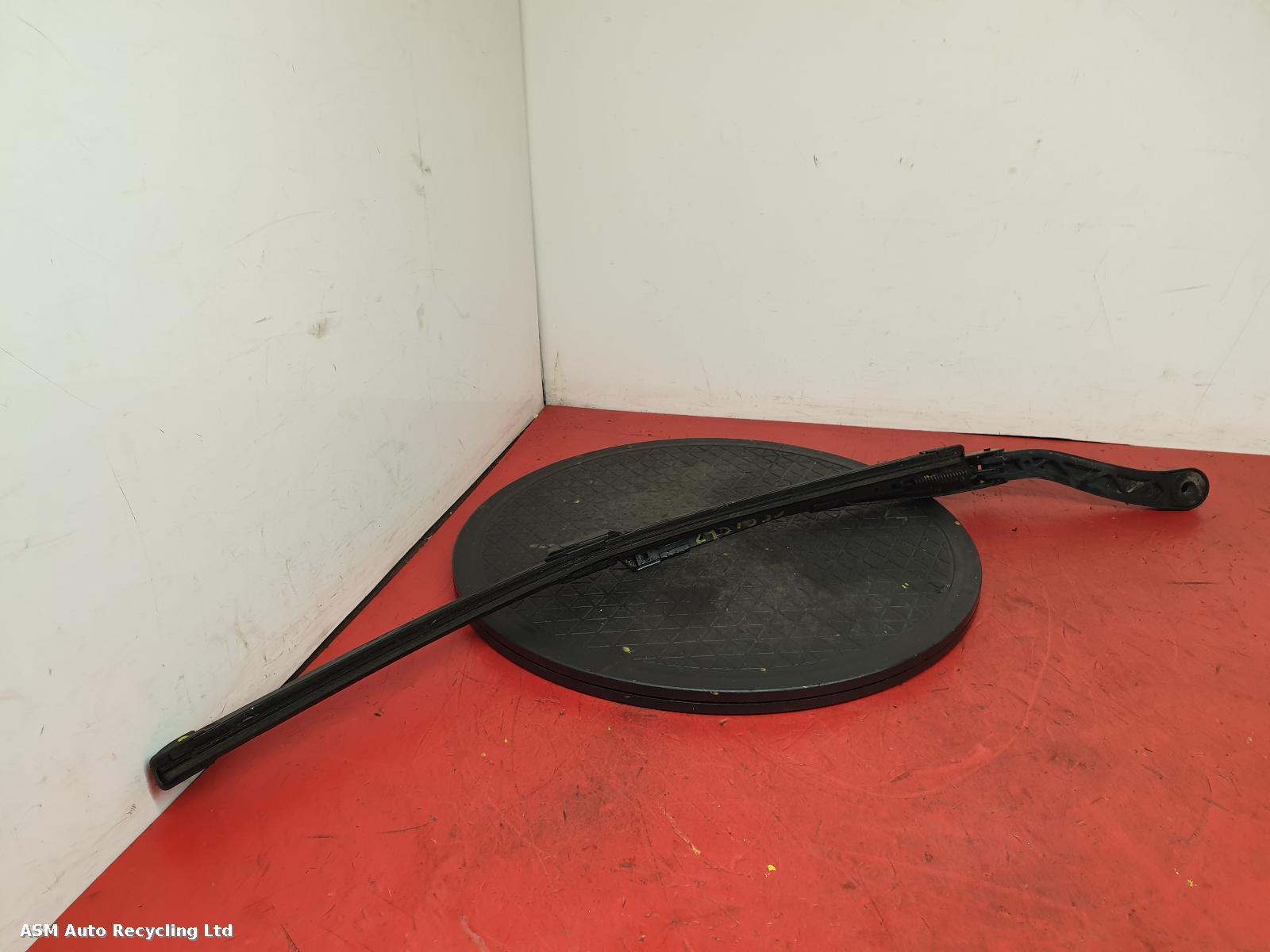 View Auto part Wiper Arm Mercedes E Class 2016