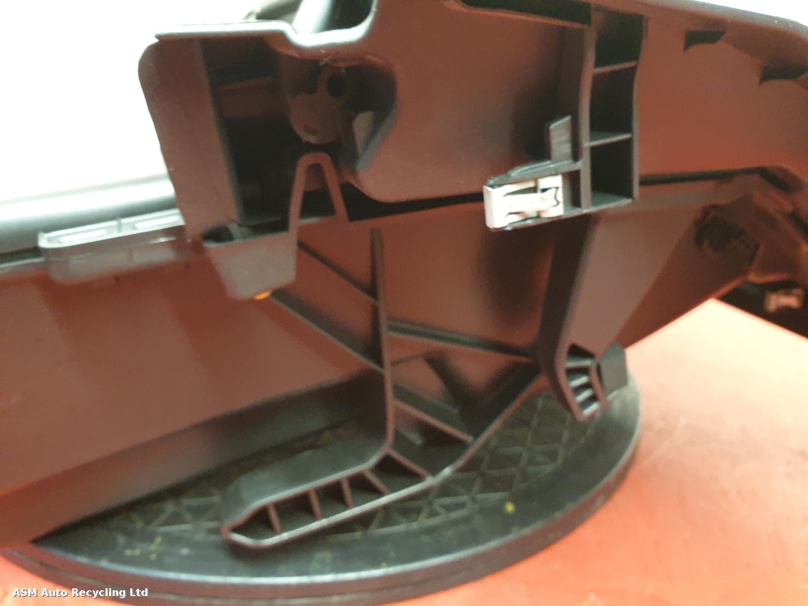 View Auto part Glove Box Renault Clio 2013