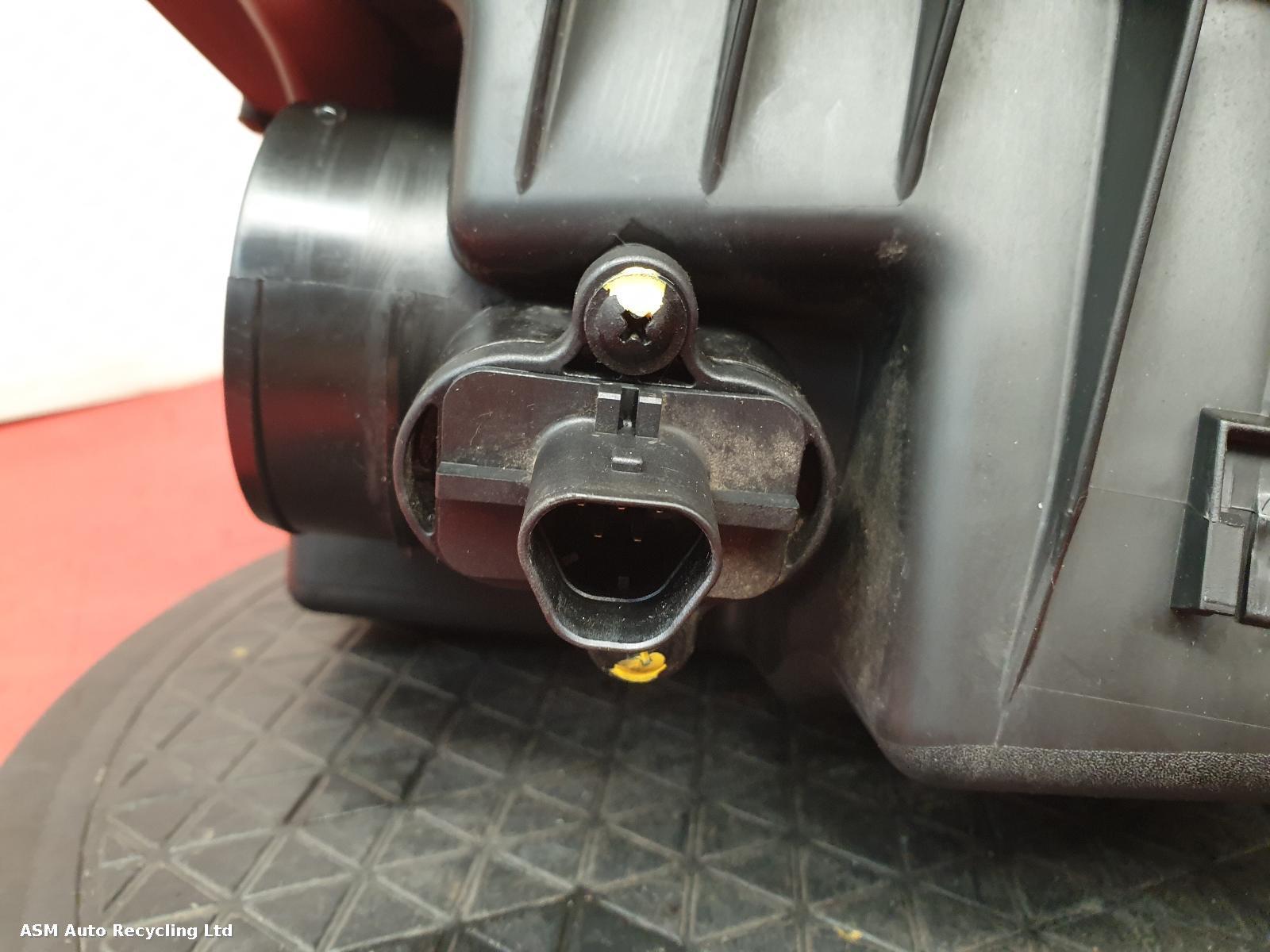 View Auto part Air Cleaner/Box Vauxhall Astra 2010