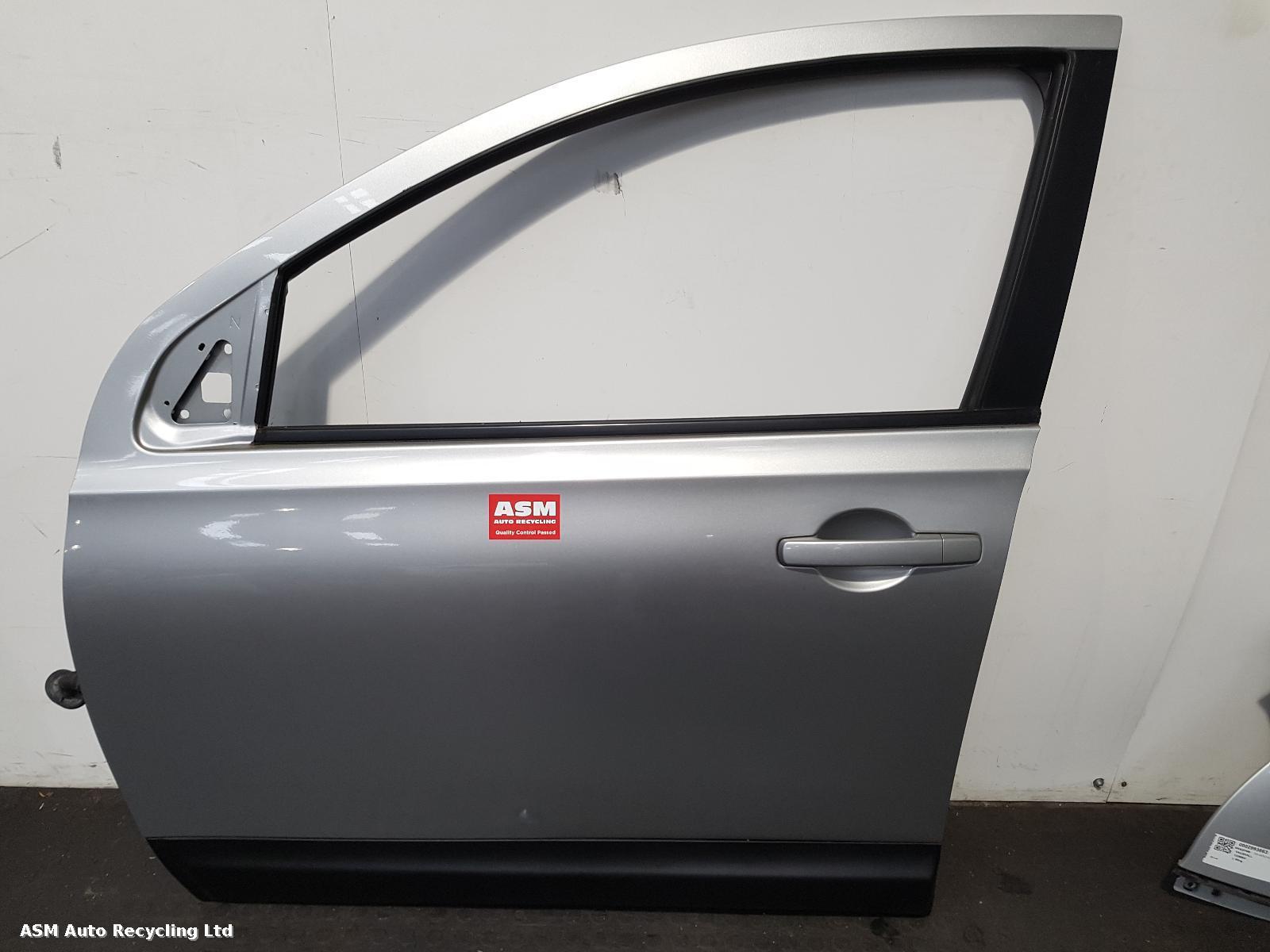 View Auto part L Front Door Nissan Qashqai 2013