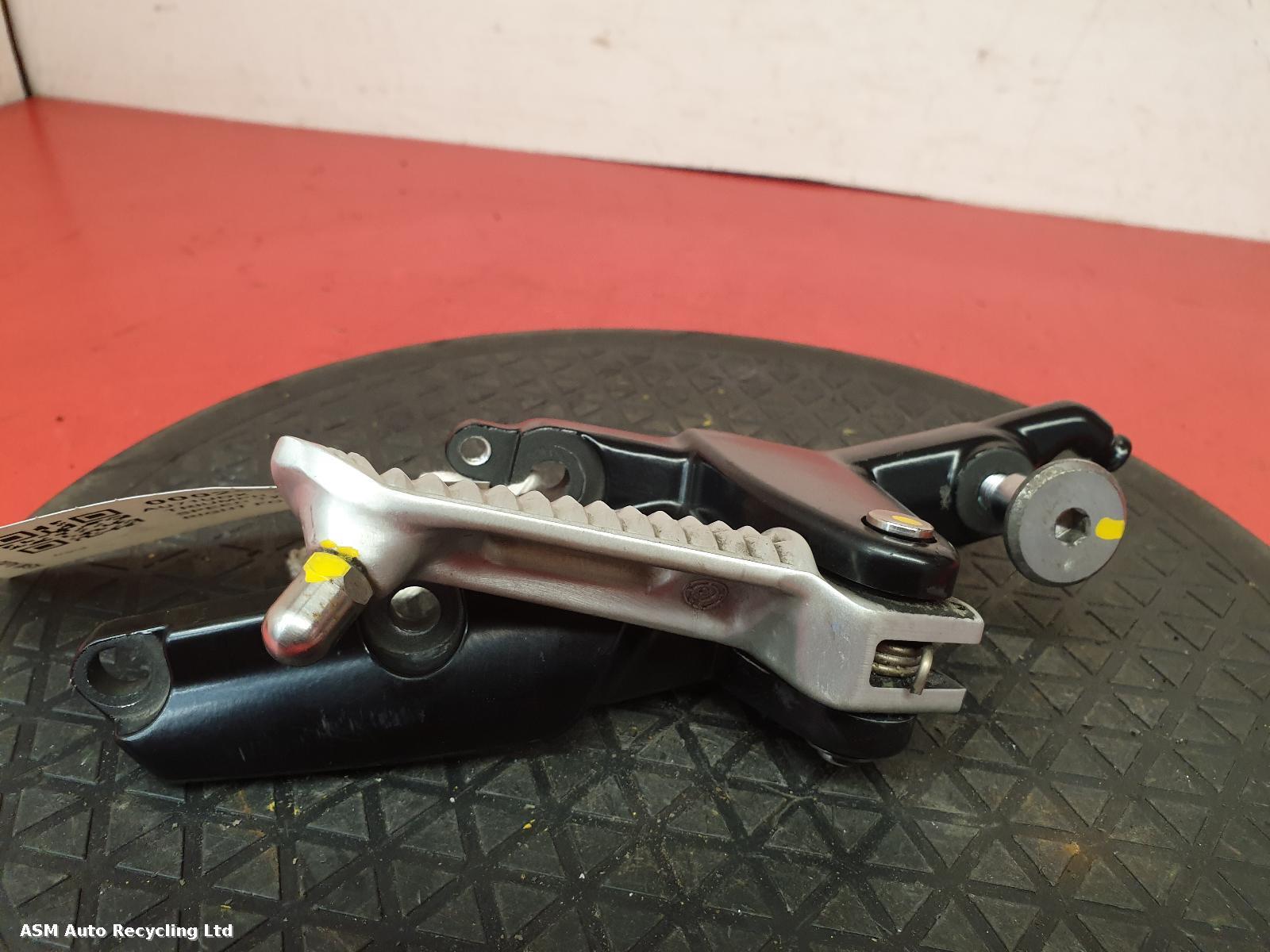 View Auto part Right Footrest Triumph Speed Twin 1200 2021