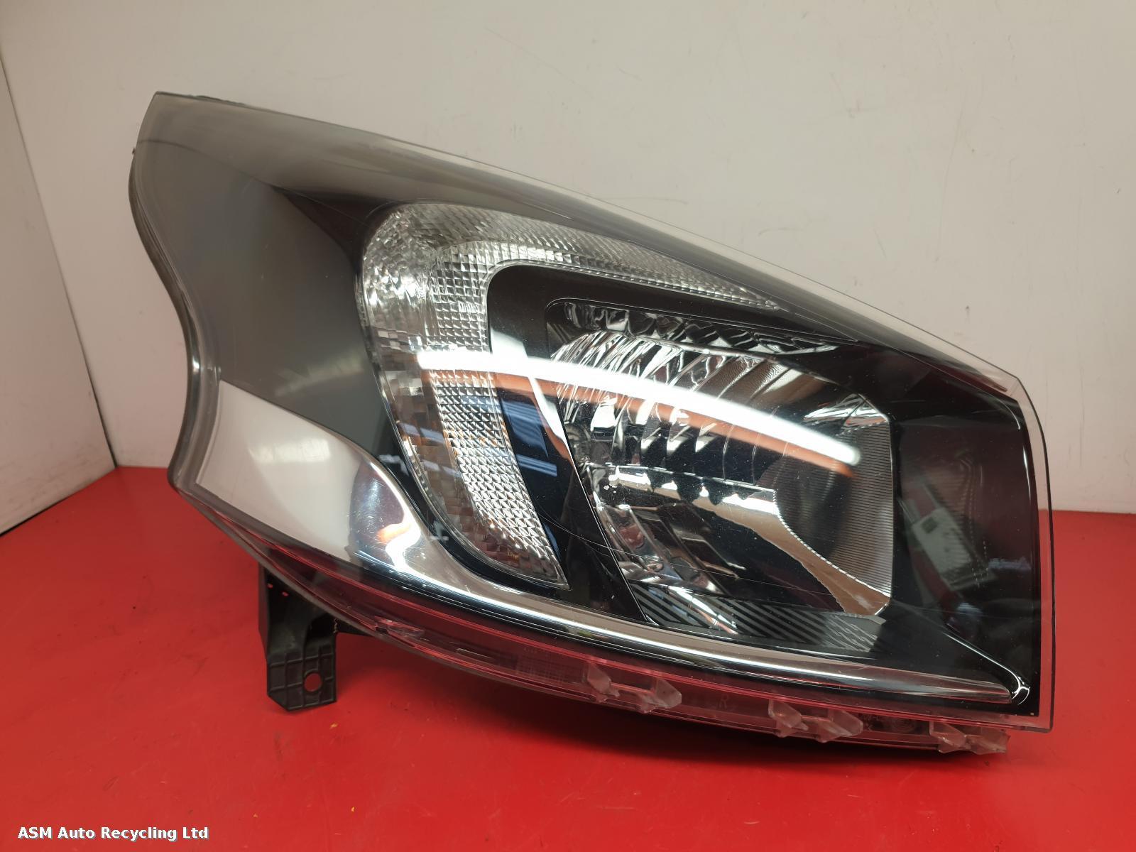 View Auto part R Headlamp Vauxhall Vivaro 2015