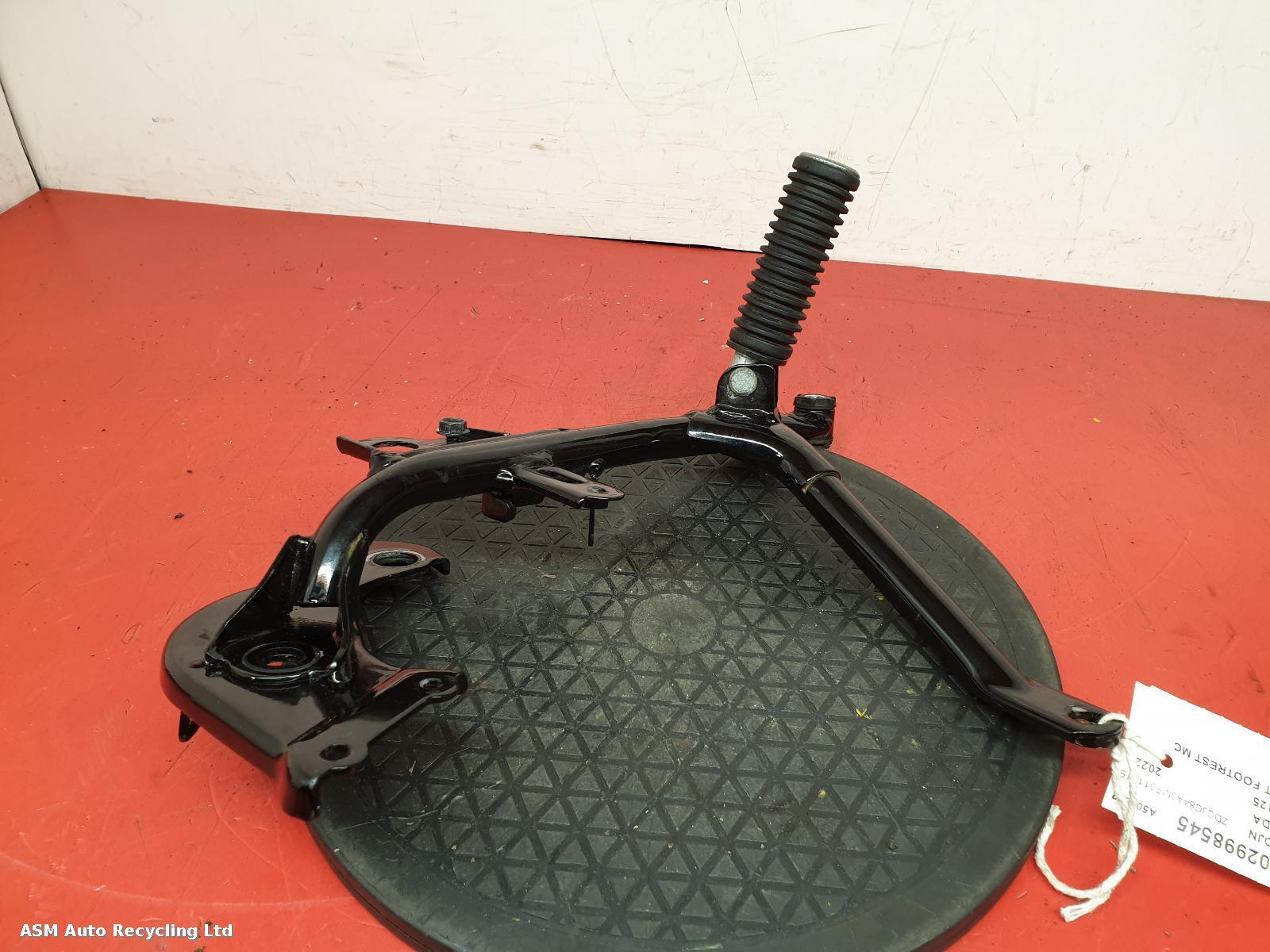 View Auto part Right Footrest Honda Cbf125 2022