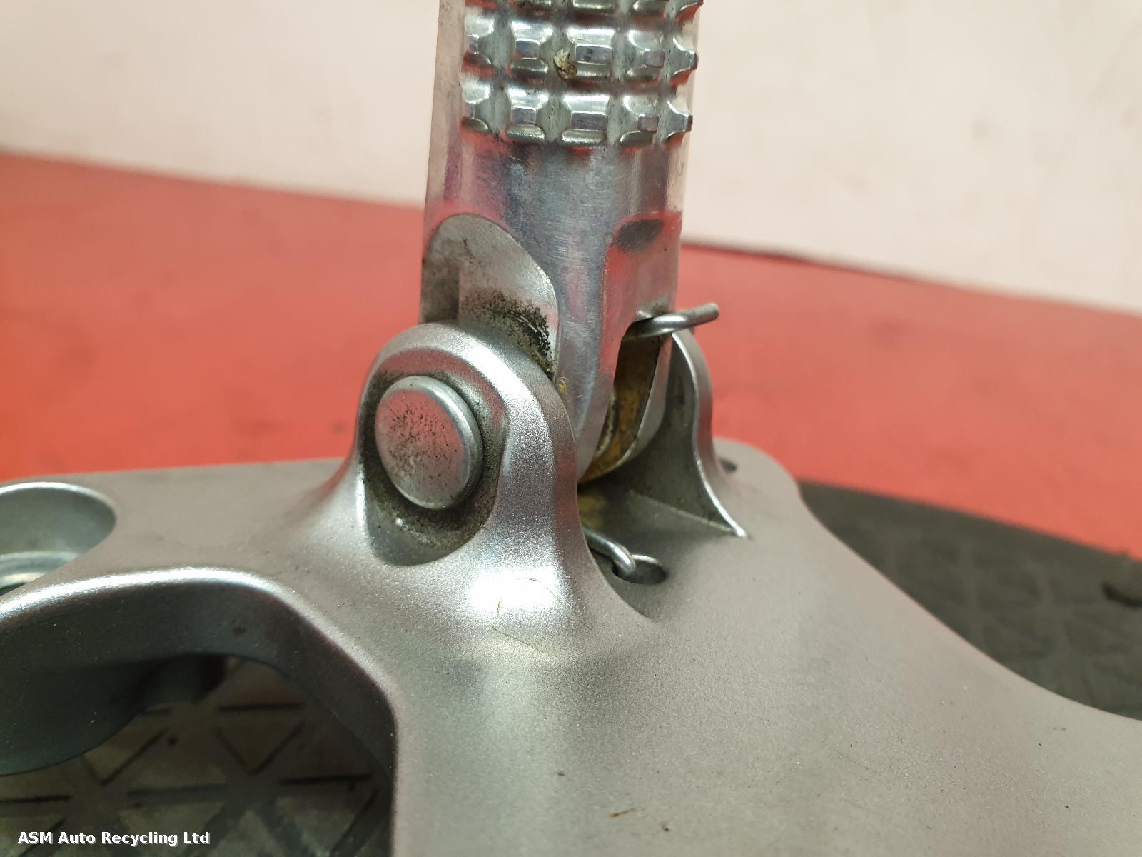 View Auto part Right Footrest Yamaha Mt-09 2022
