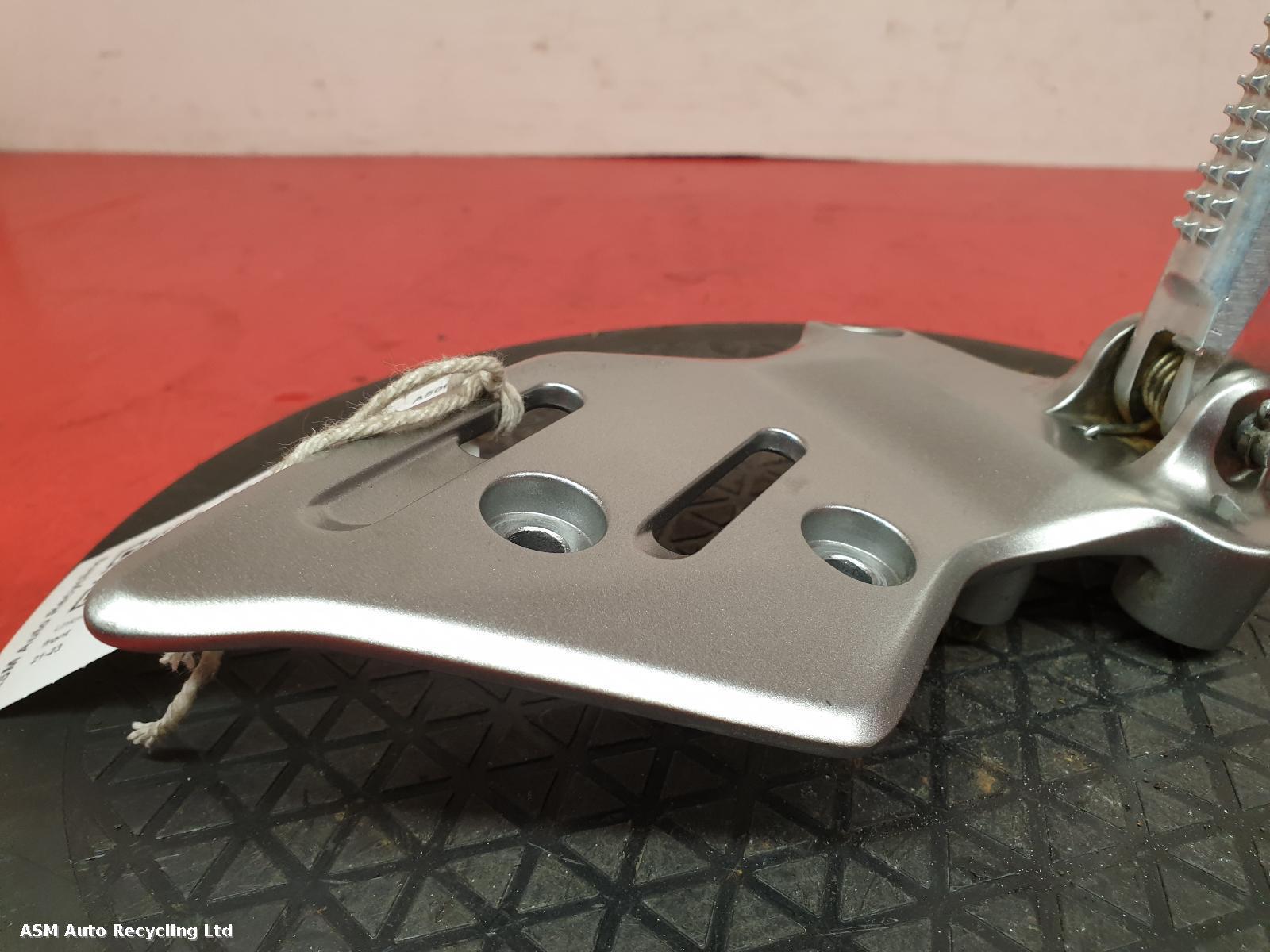 View Auto part Right Footrest Yamaha Mt-09 2022