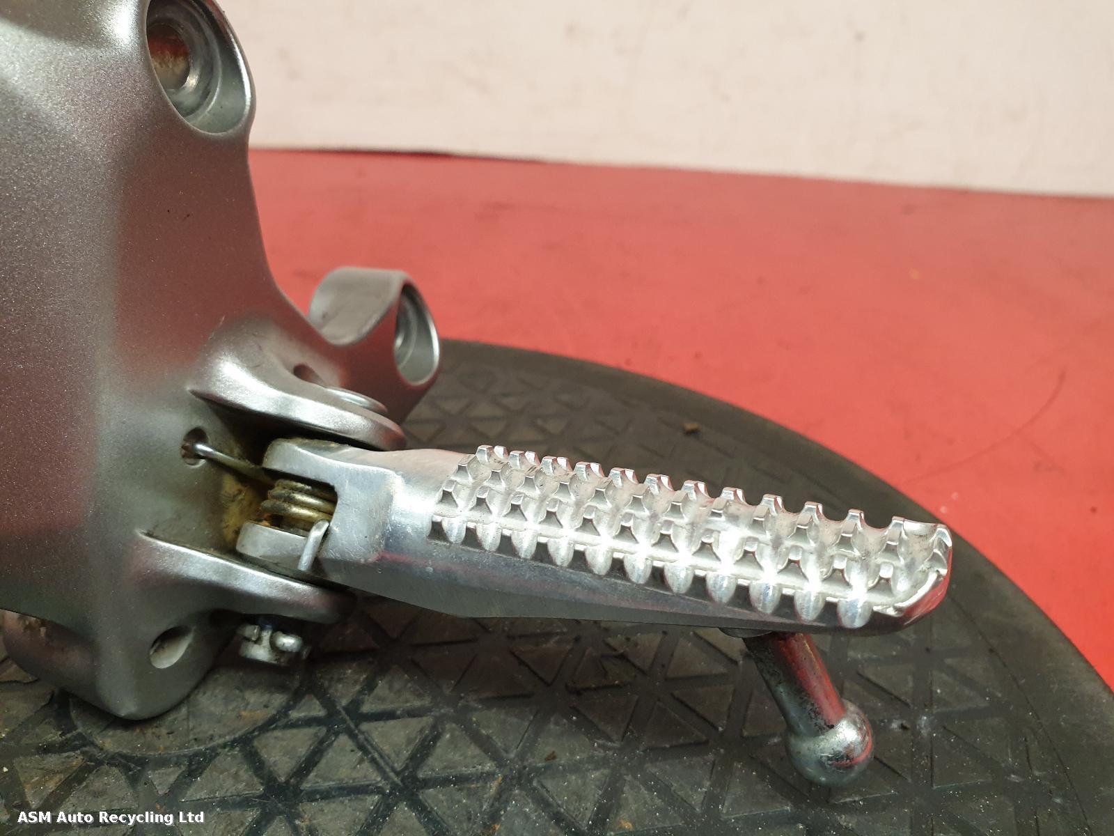 View Auto part Right Footrest Yamaha Mt-09 2022