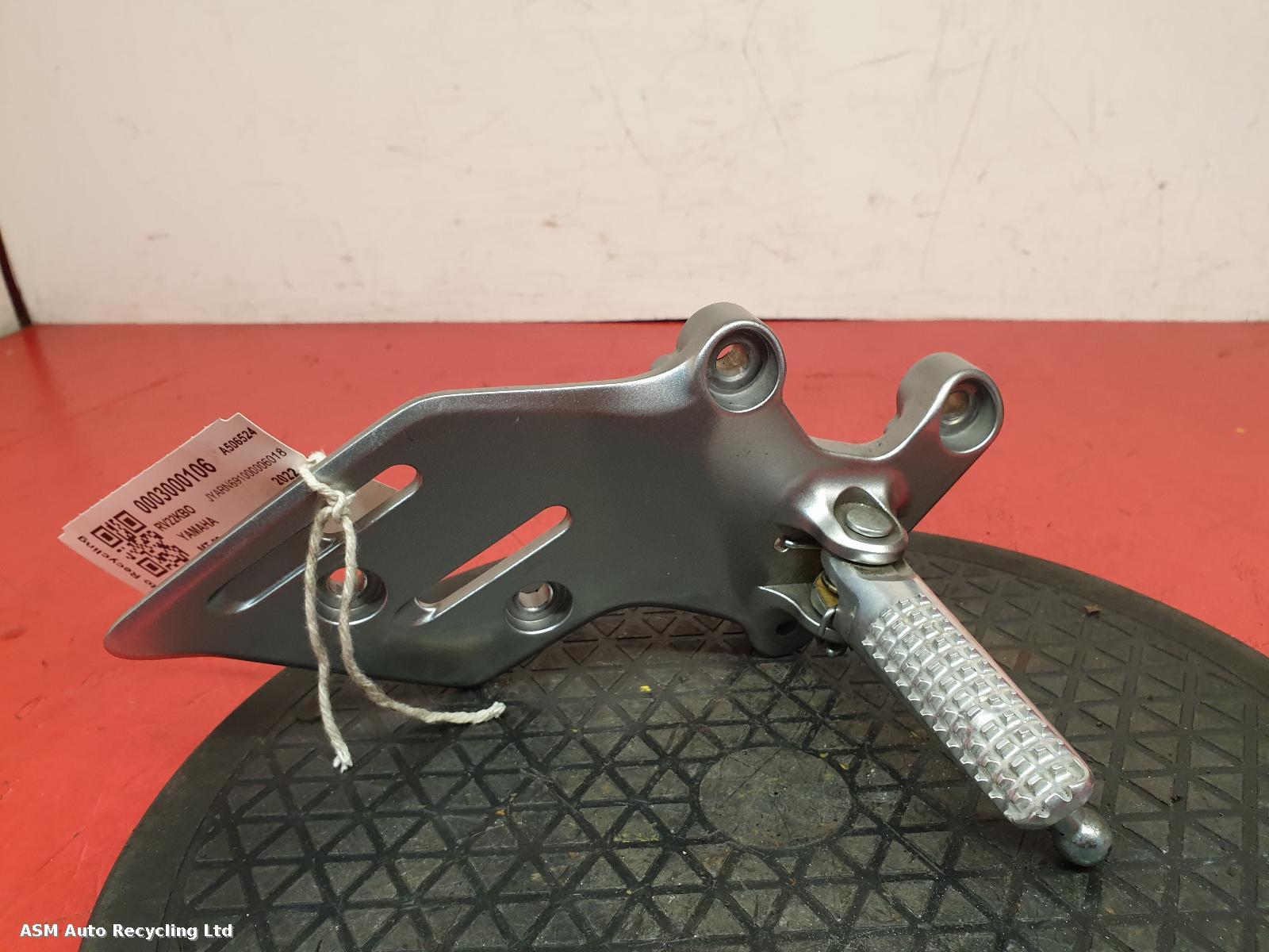 View Auto part Right Footrest Yamaha Mt-09 2022