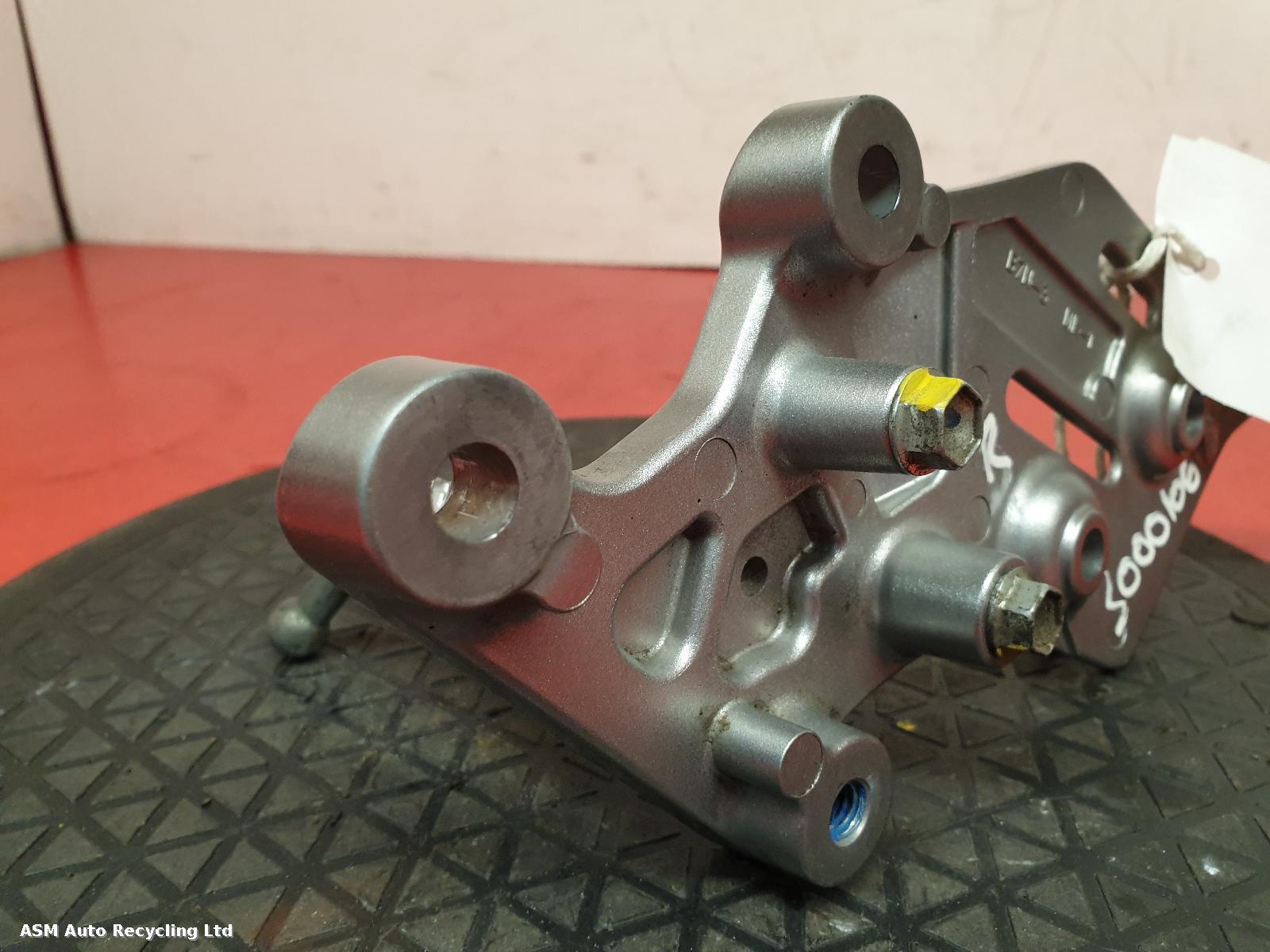 View Auto part Right Footrest Yamaha Mt-09 2022