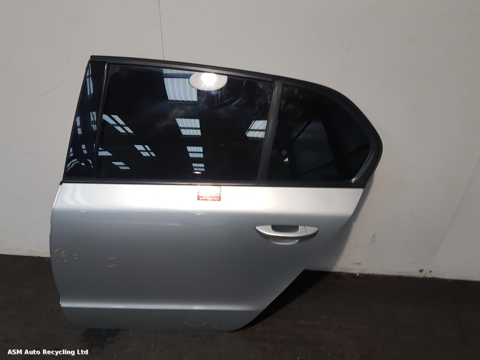 View Auto part L Rear Door Skoda Superb 2012