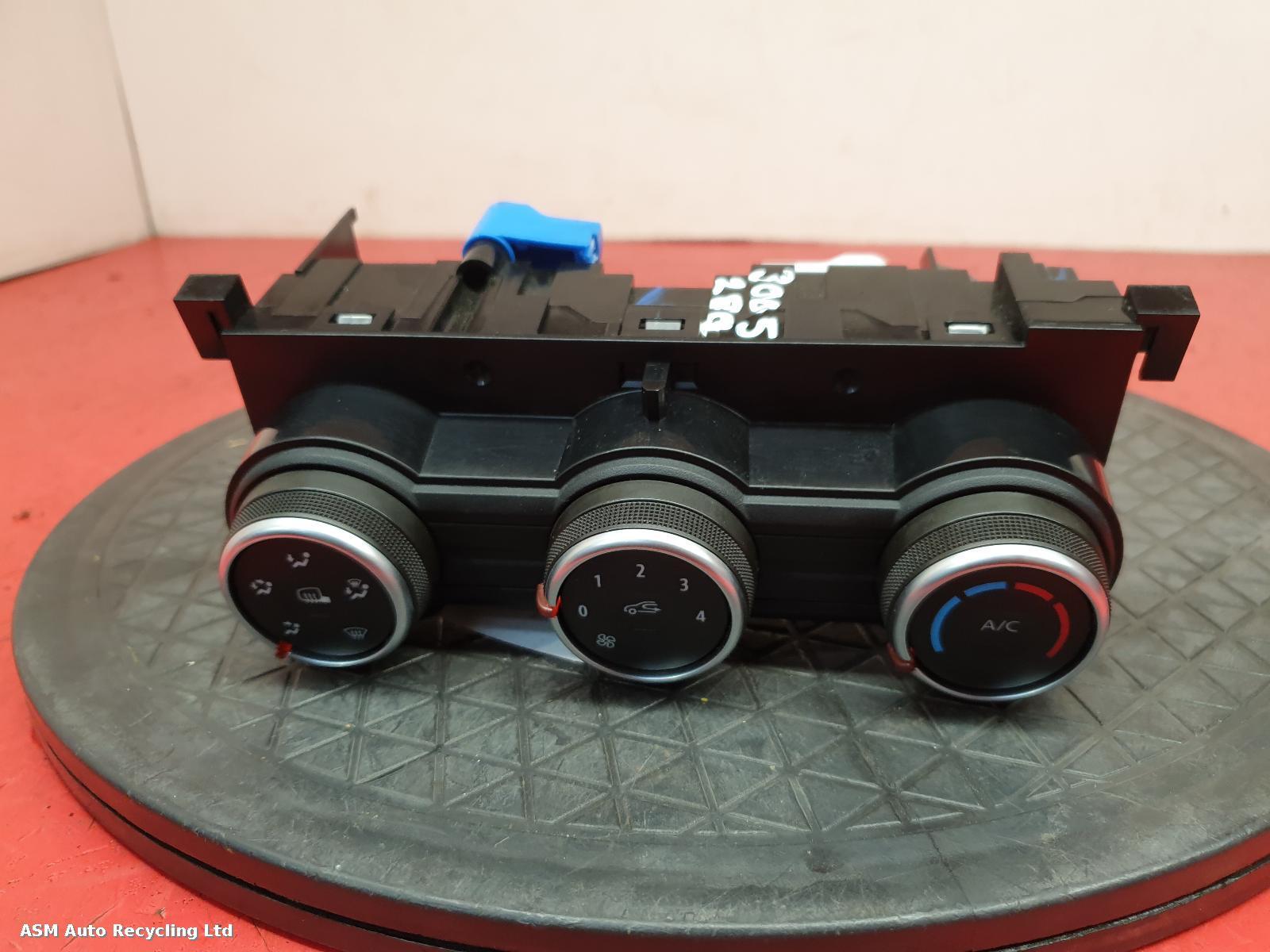 View Auto part Heater/AC Controller Renault Kangoo 2022