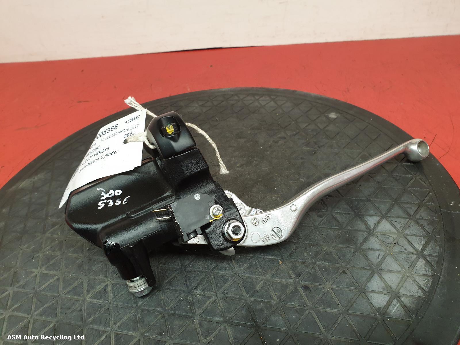 View Auto part Master Cylinder Kawasaki Kle 650 Versys 2023