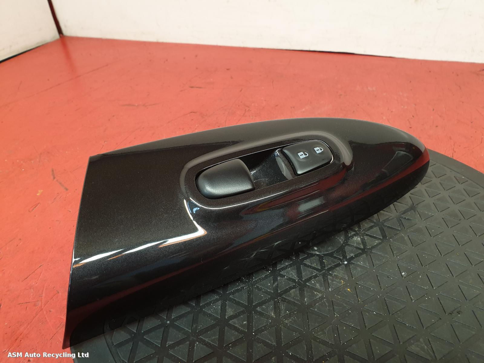 View Auto part Elect. Window Switch Nissan Juke 2017