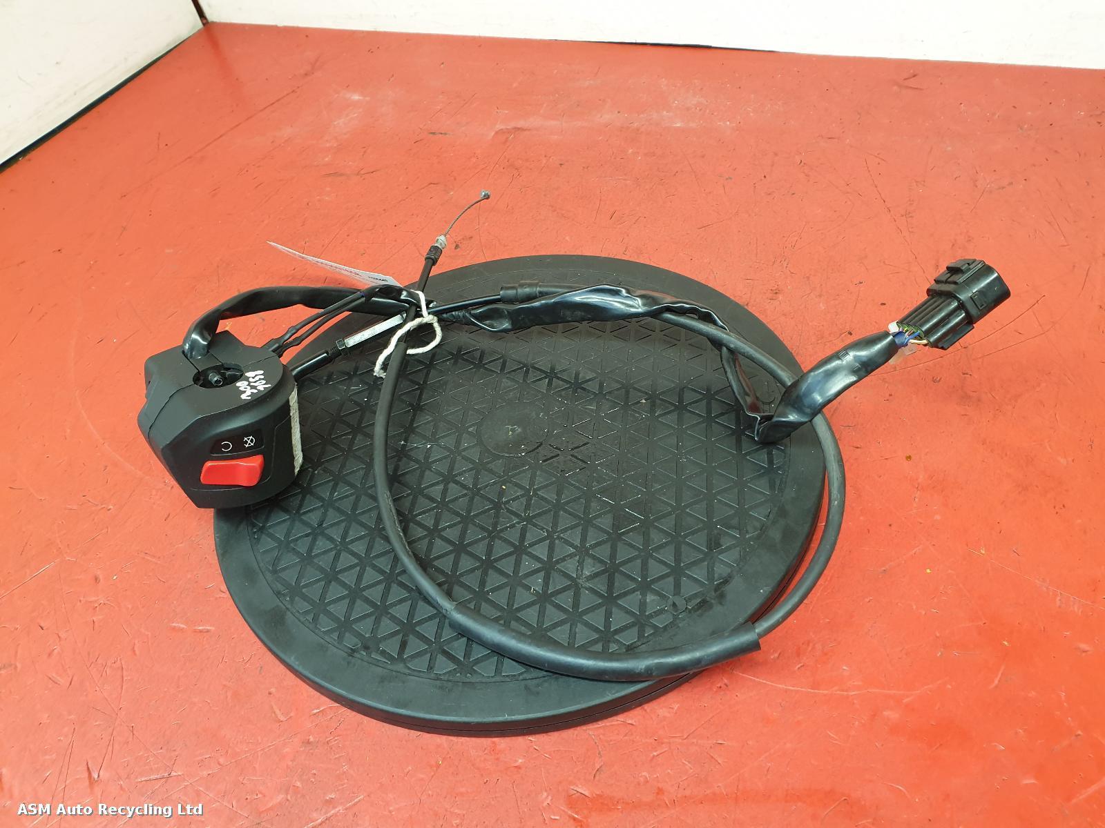 View Auto part RH Switch Gear Husqvarna Svartpilen 125 2022