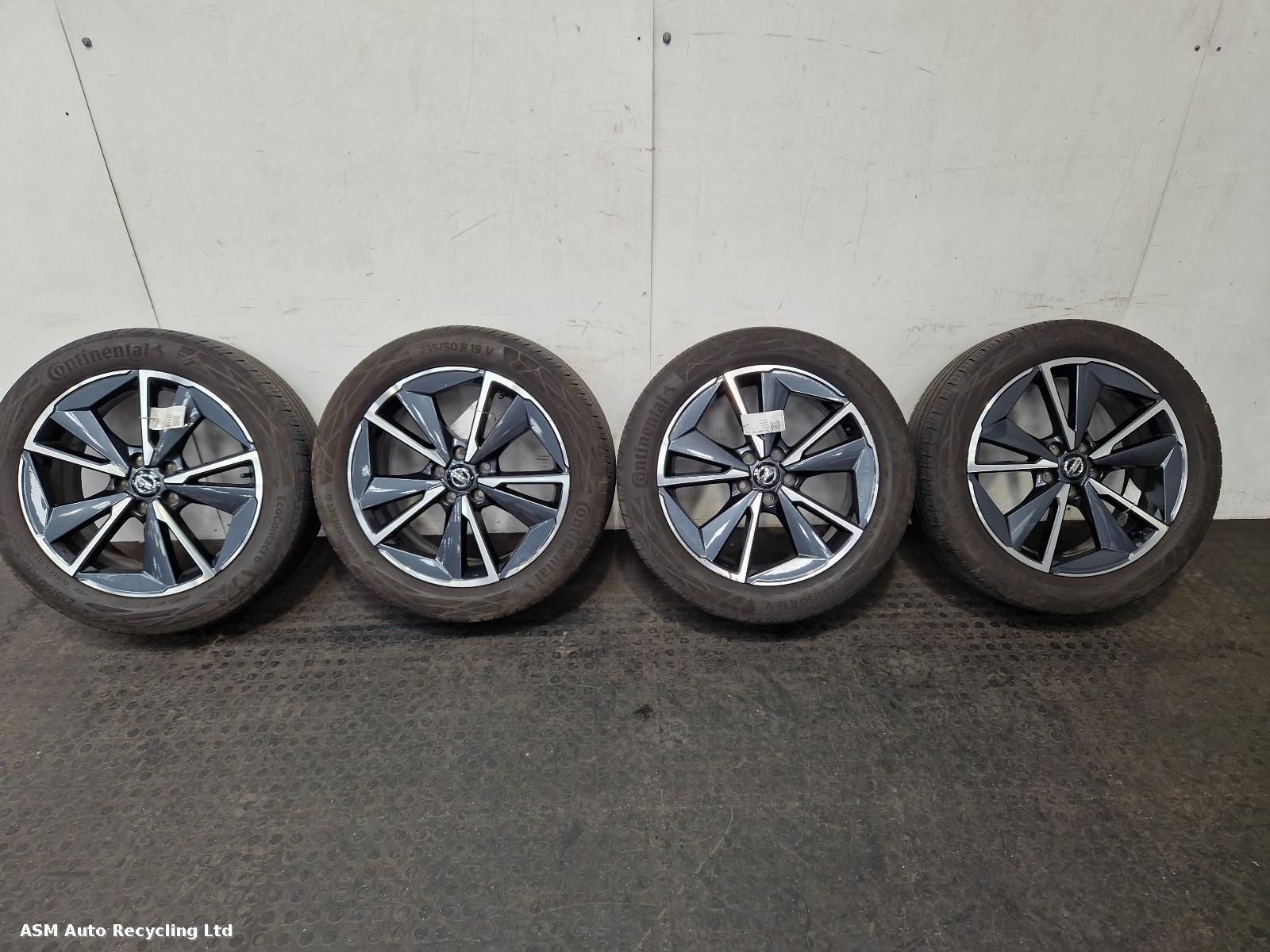 View Auto part Wheel Set Nissan Qashqai 2022