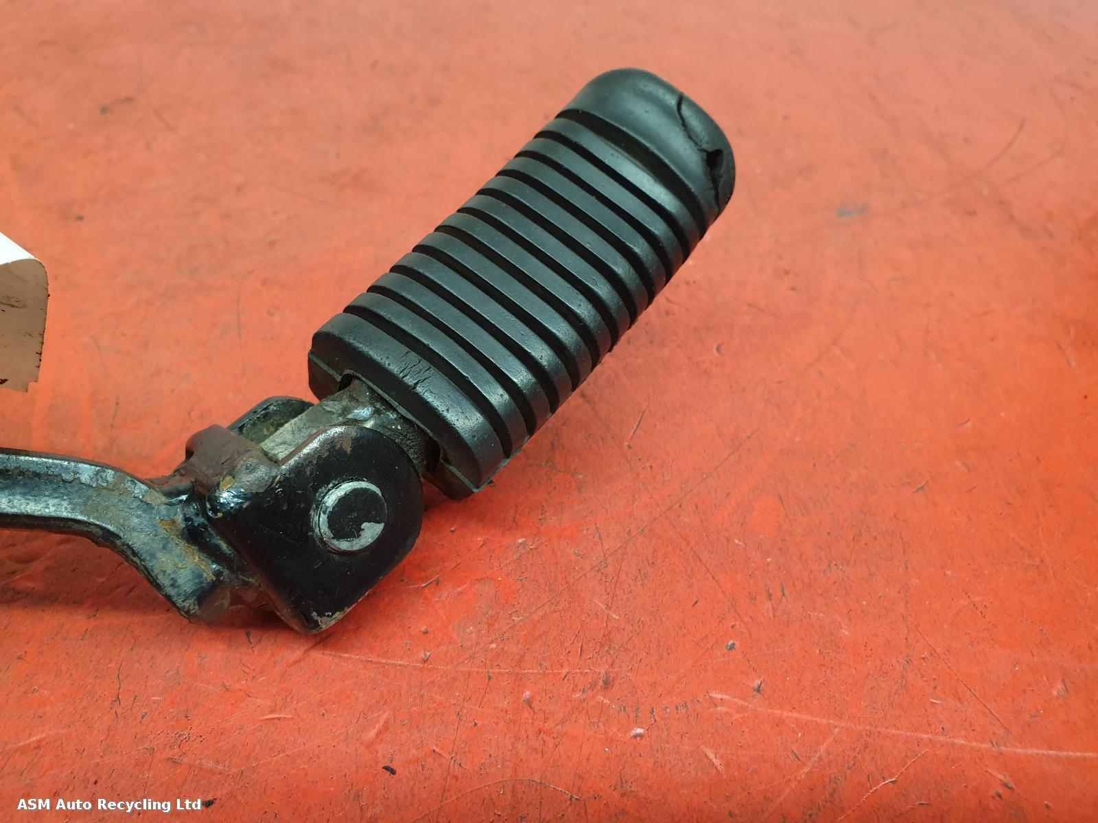 View Auto part Left Footrest Yamaha Sr 125 1998