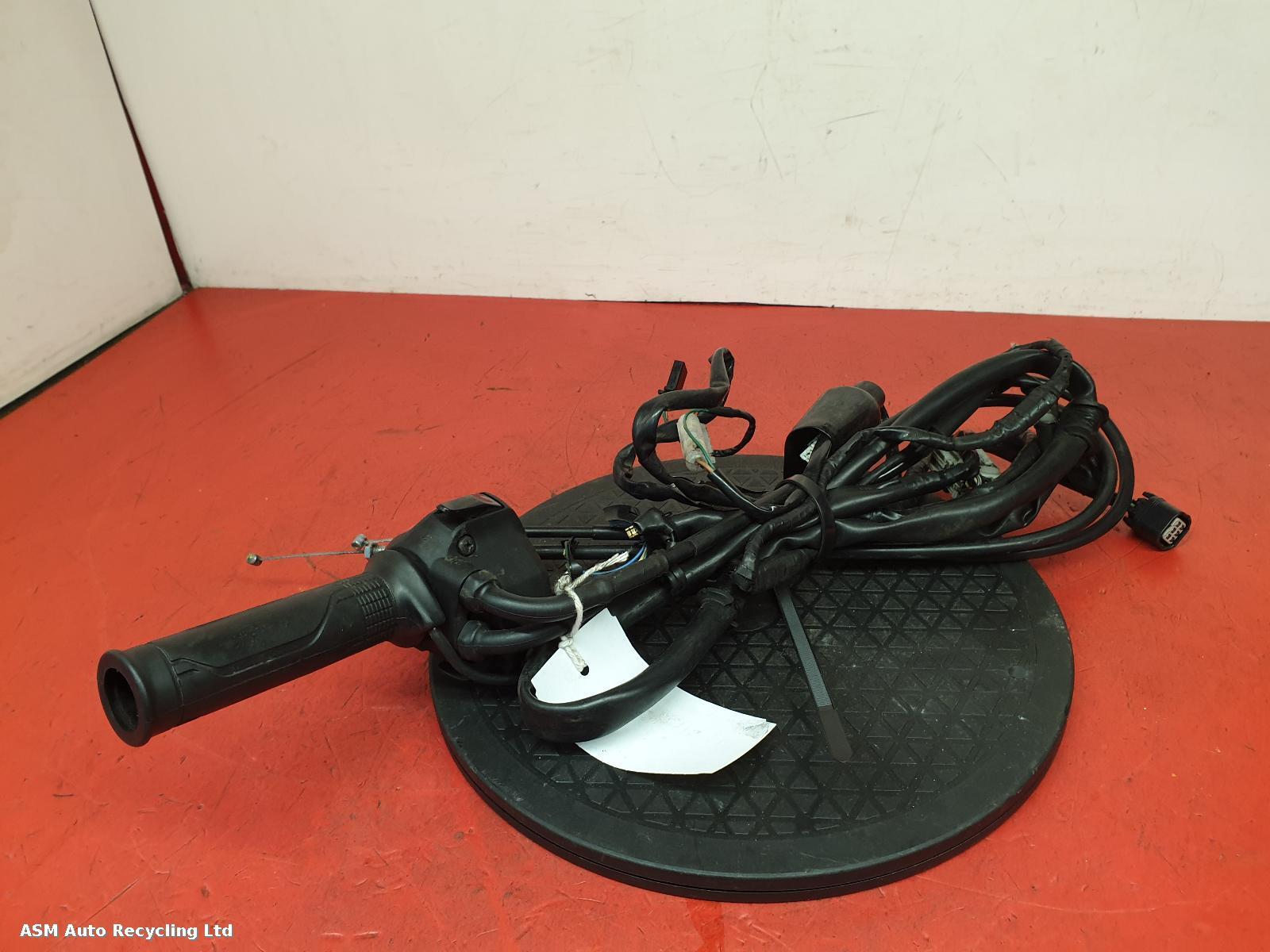 View Auto part RH Switch Gear Honda Vfr 1200 2013