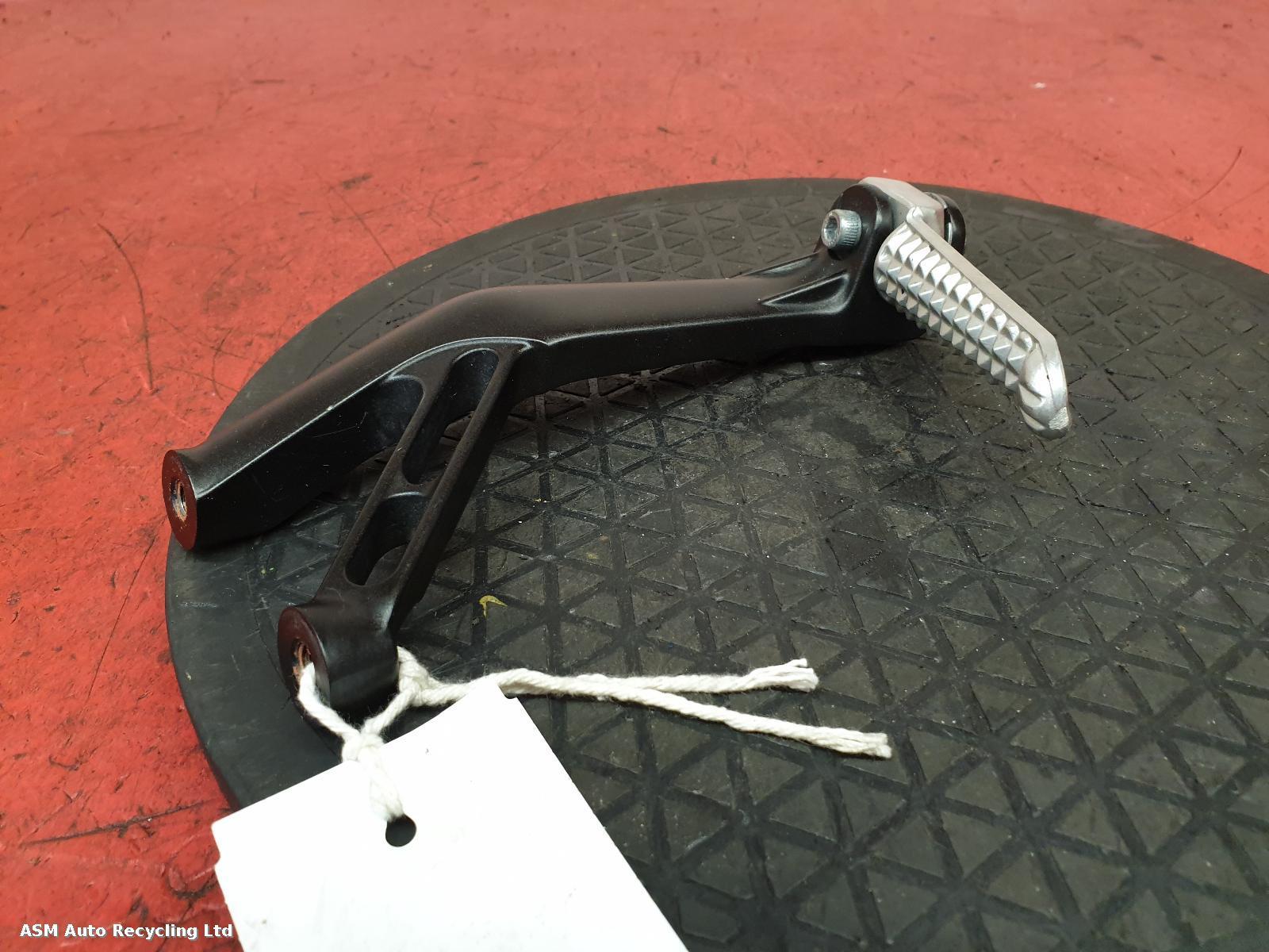 View Auto part Right Footrest Yamaha Yzf R1 2017