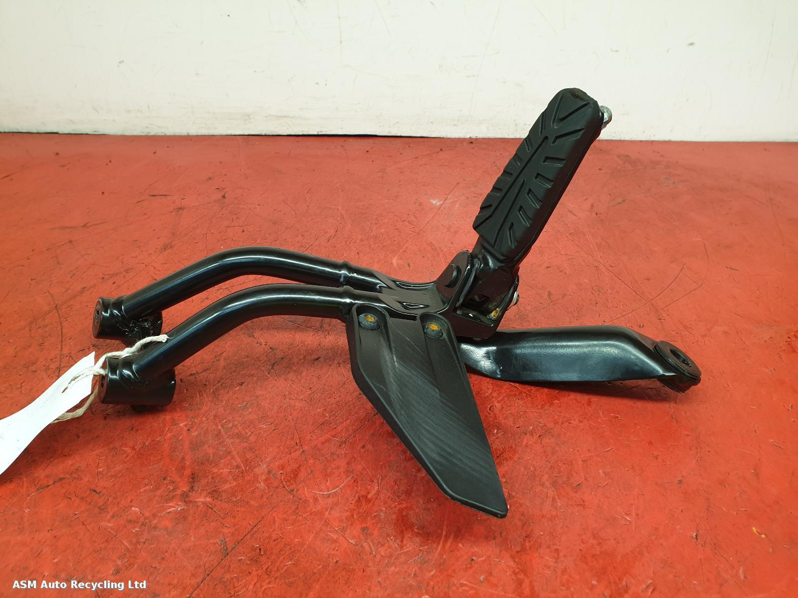 View Auto part Right Footrest Ktm 125 Duke 2022