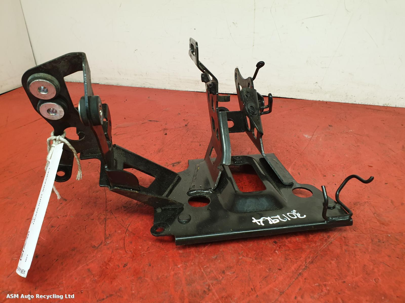 View Auto part Headlight Bracket Right Yamaha Yp 2018