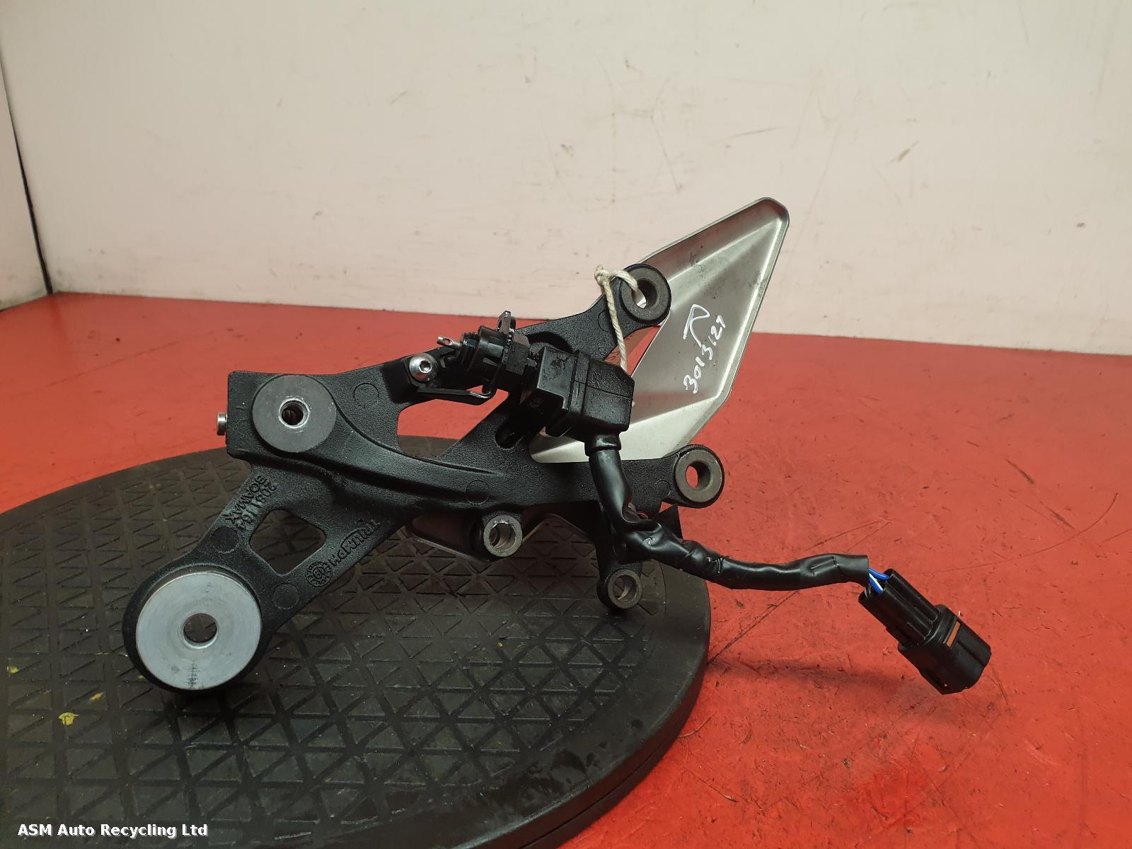 View Auto part Right Footrest Triumph Street Triple 765 2021