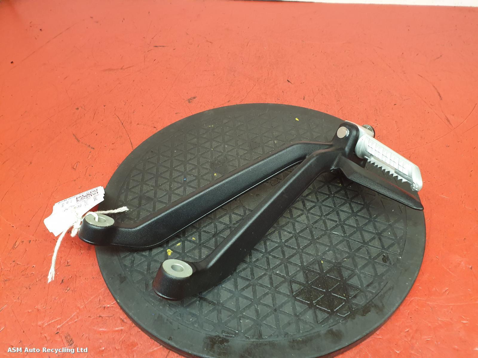 View Auto part Right Footrest Triumph Street Triple 765 2021