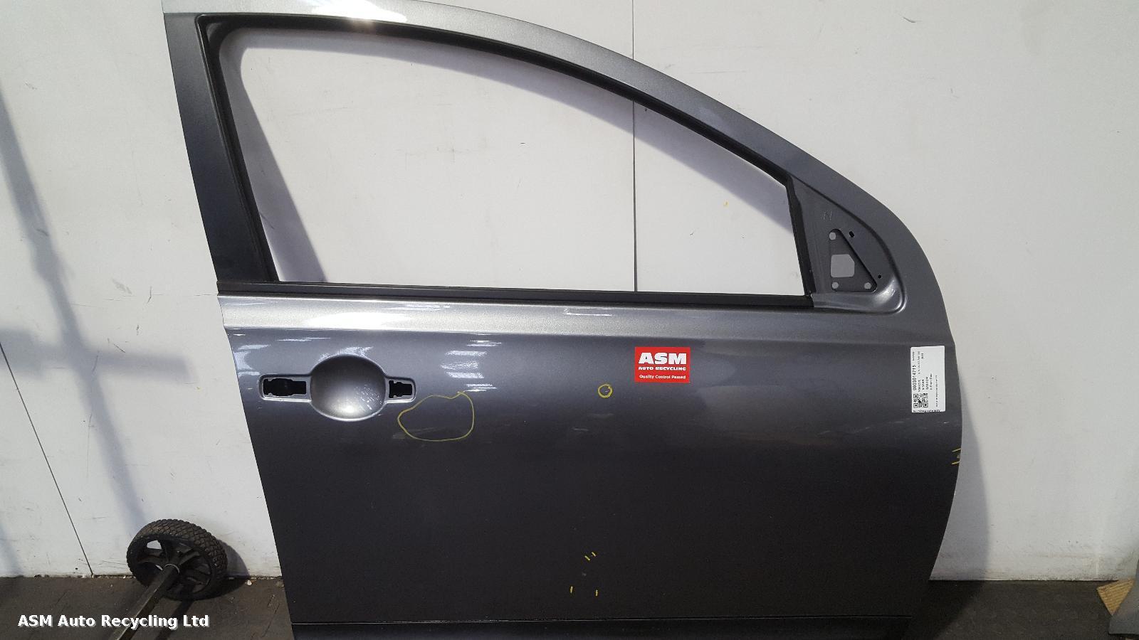 View Auto part R Front Door Nissan Qashqai 2011