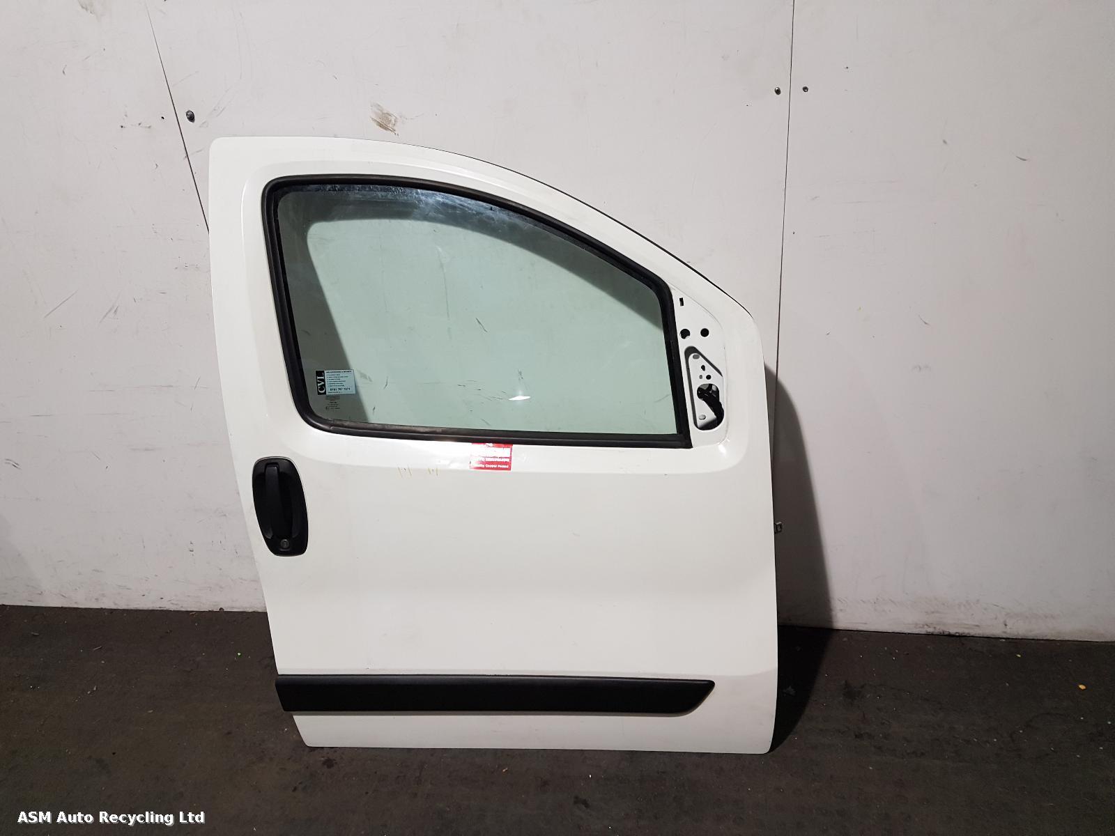 View Auto part R Front Door Peugeot Bipper 2017