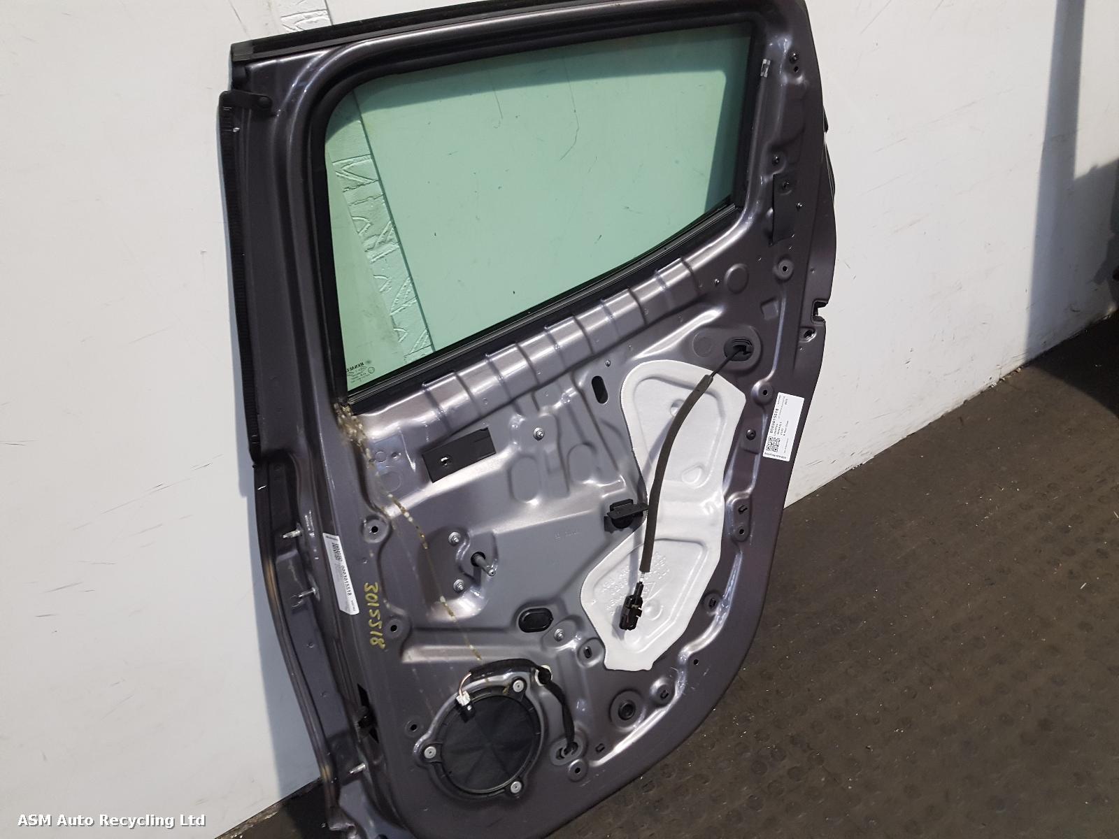 View Auto part R Rear Door Renault Clio 2015