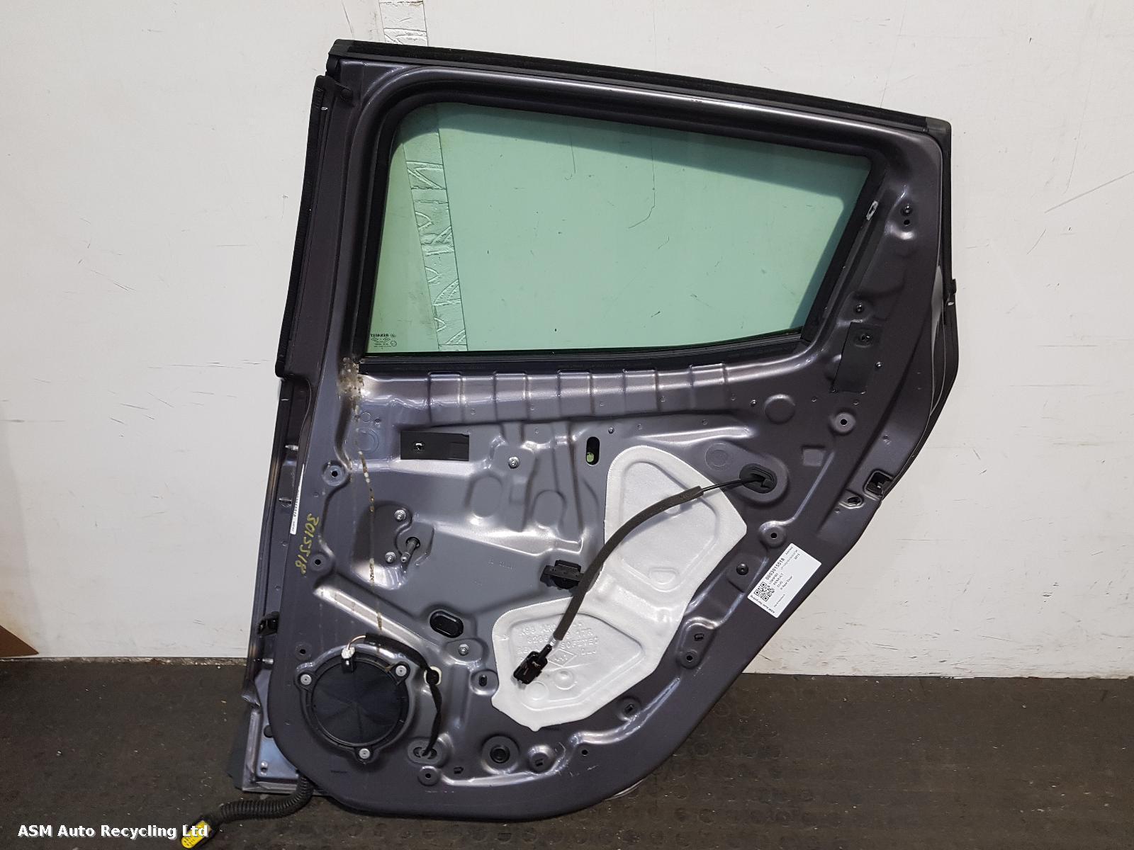 View Auto part R Rear Door Renault Clio 2015