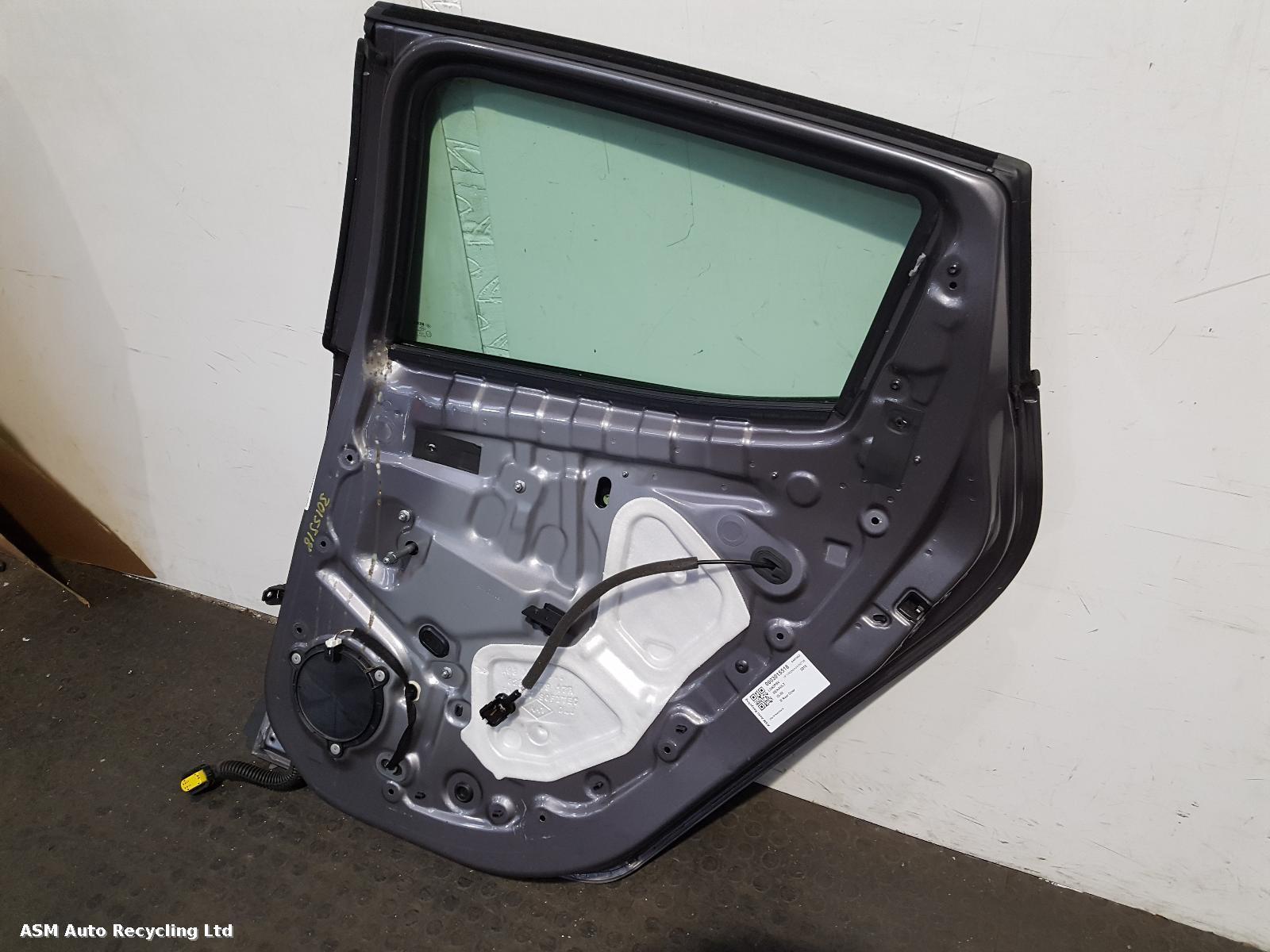 View Auto part R Rear Door Renault Clio 2015